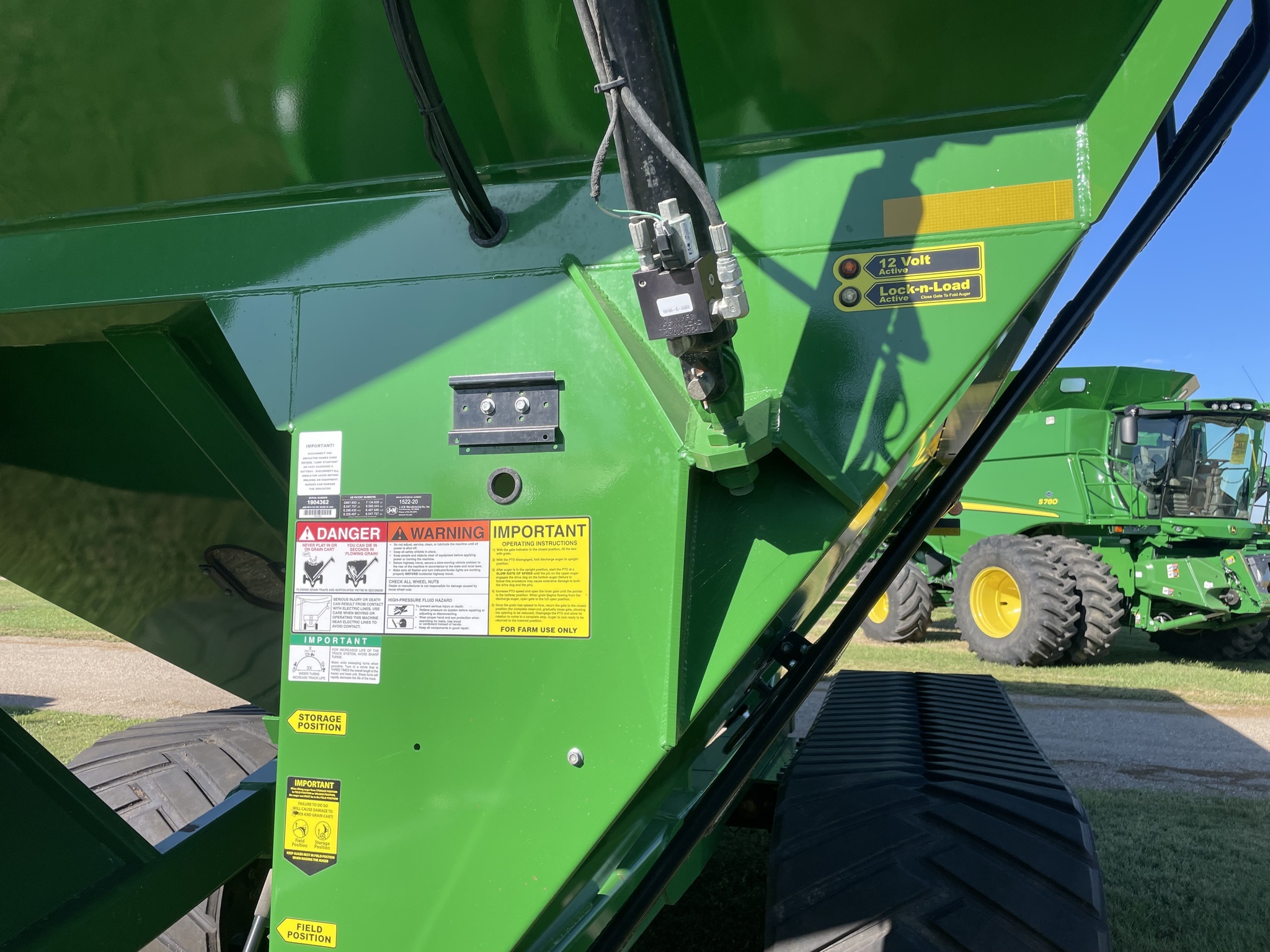 2019 J&M 1522X Grain Cart