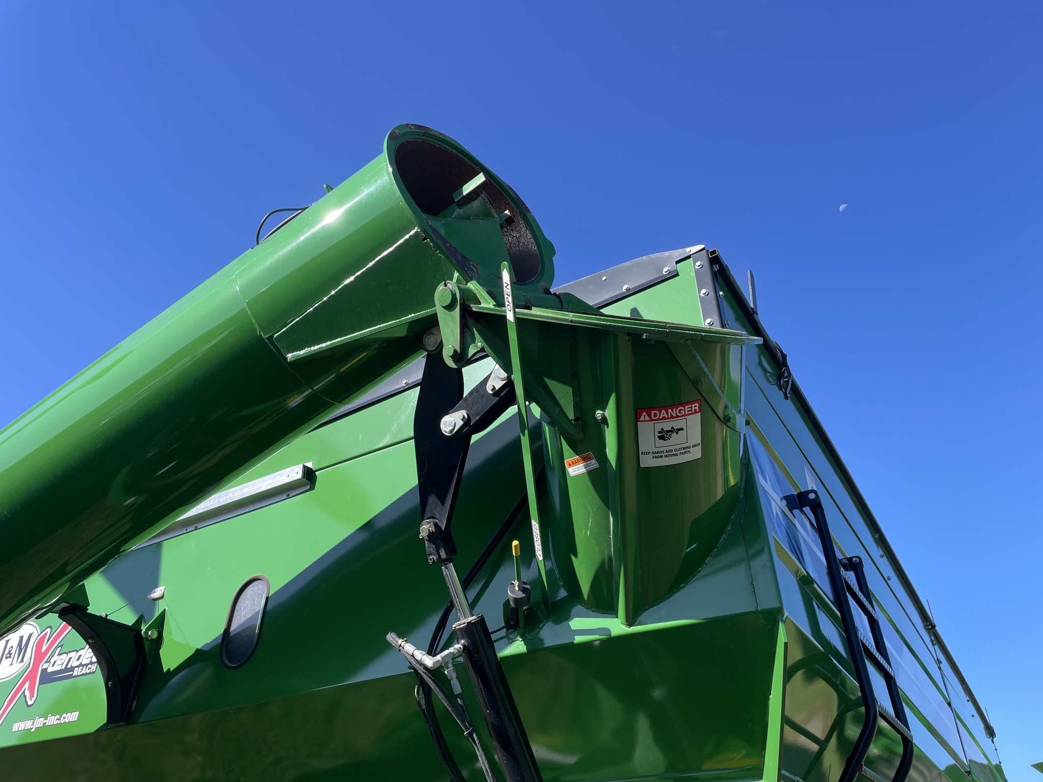 2019 J&M 1522X Grain Cart