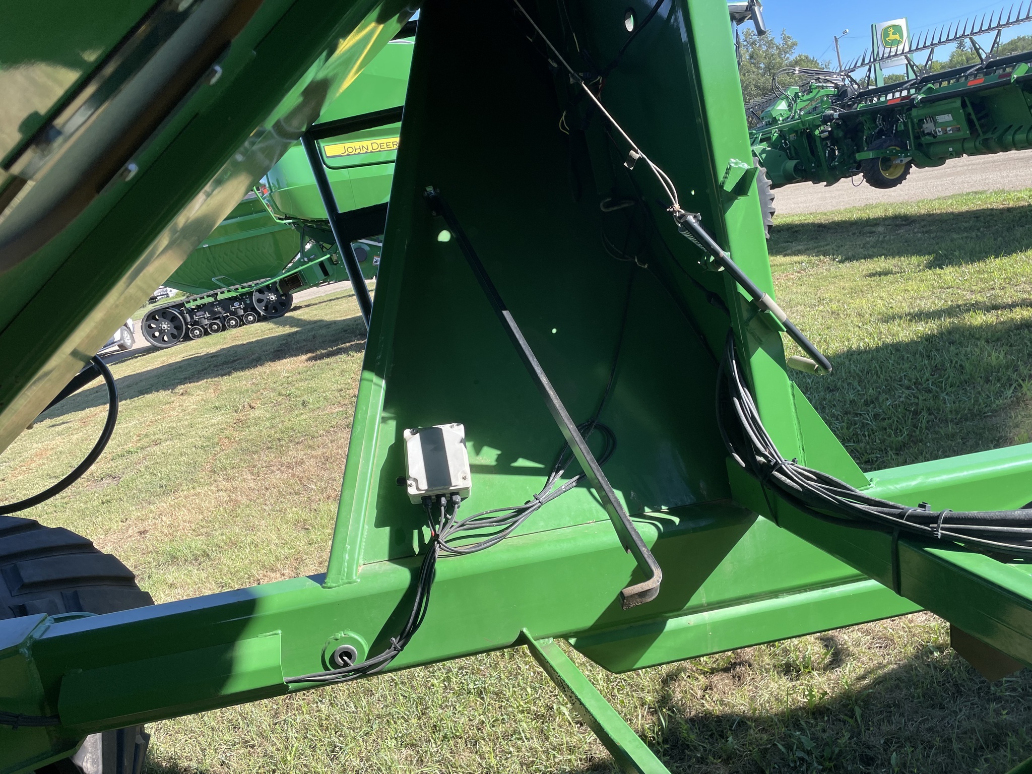 2019 J&M 1522X Grain Cart
