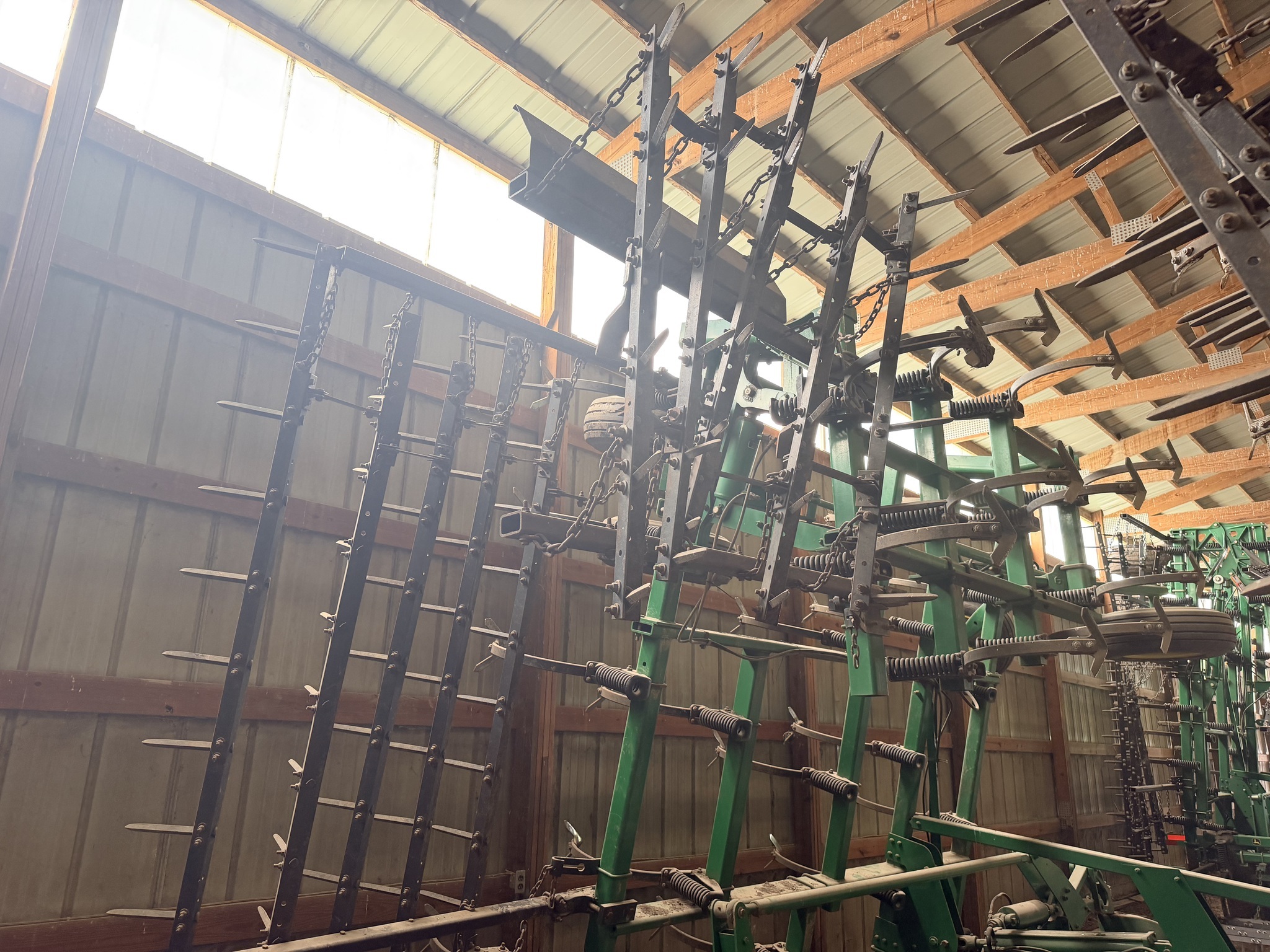 2005 John Deere 2210 Field Cultivator