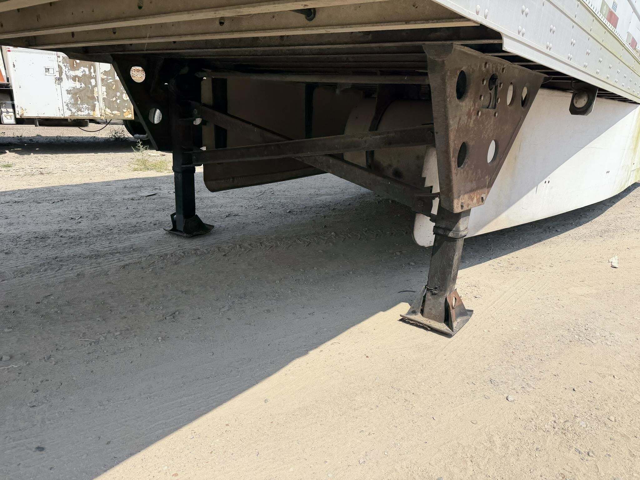 2010 Utility 53 FT REEFER Box Trucks/Trailer