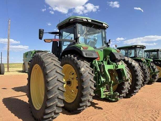 2022 John Deere 7R 210 Tractor