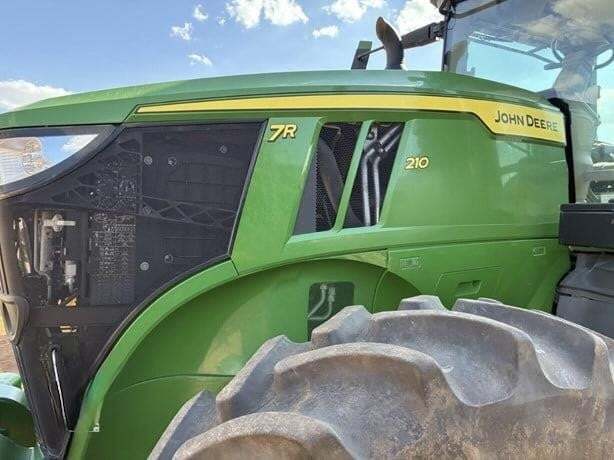 2022 John Deere 7R 210 Tractor