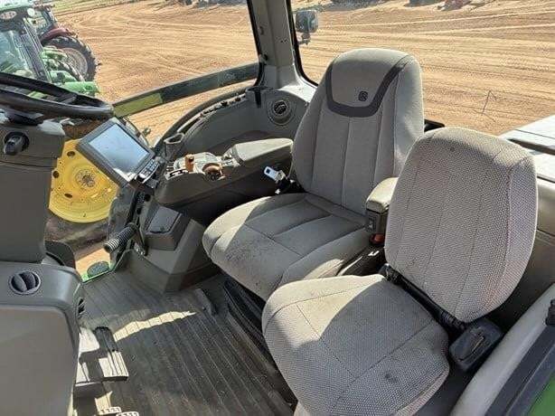 2022 John Deere 7R 210 Tractor