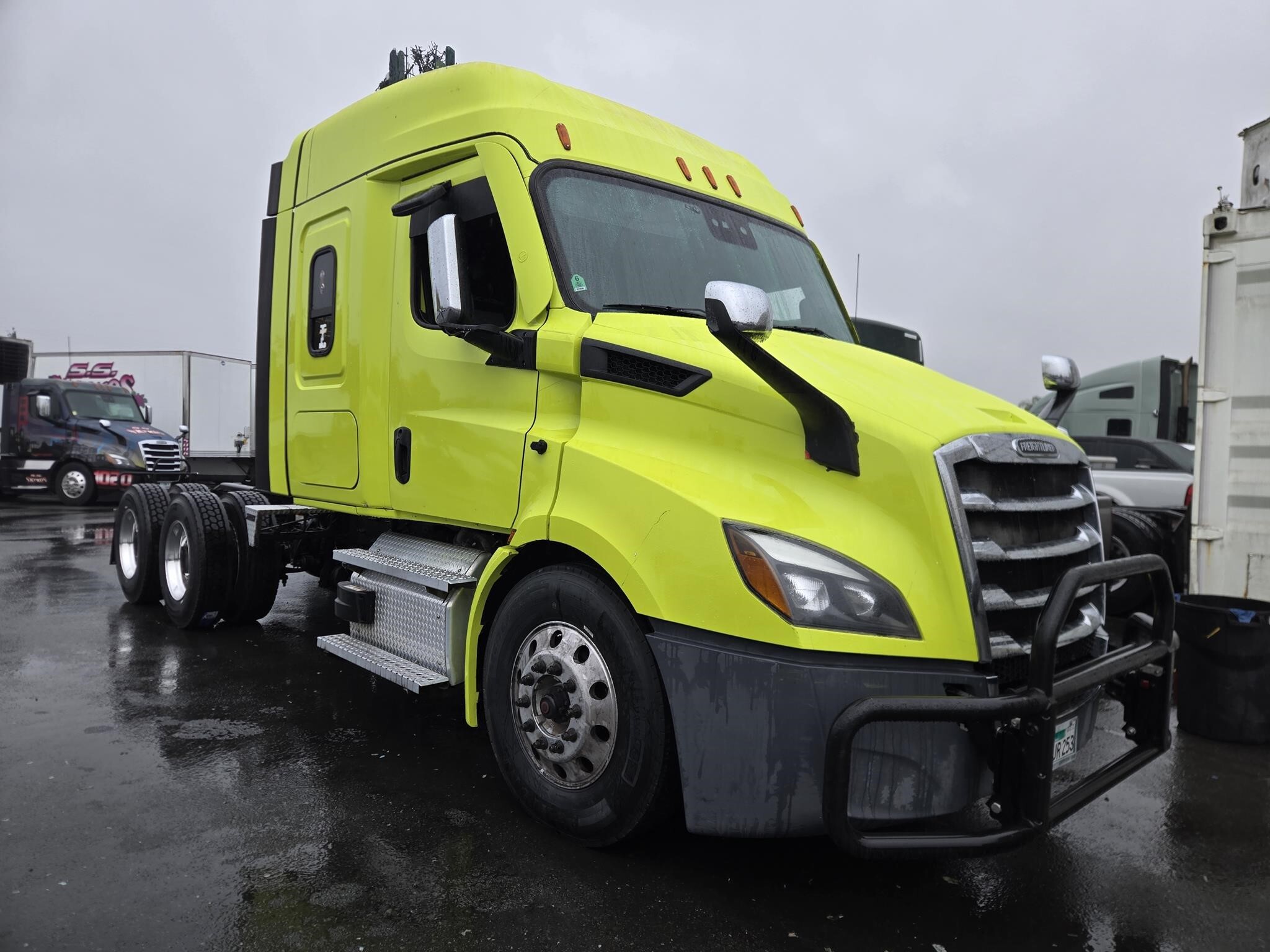 2022 Freightliner CASCADIA 116 Semi Trucks/Trailer