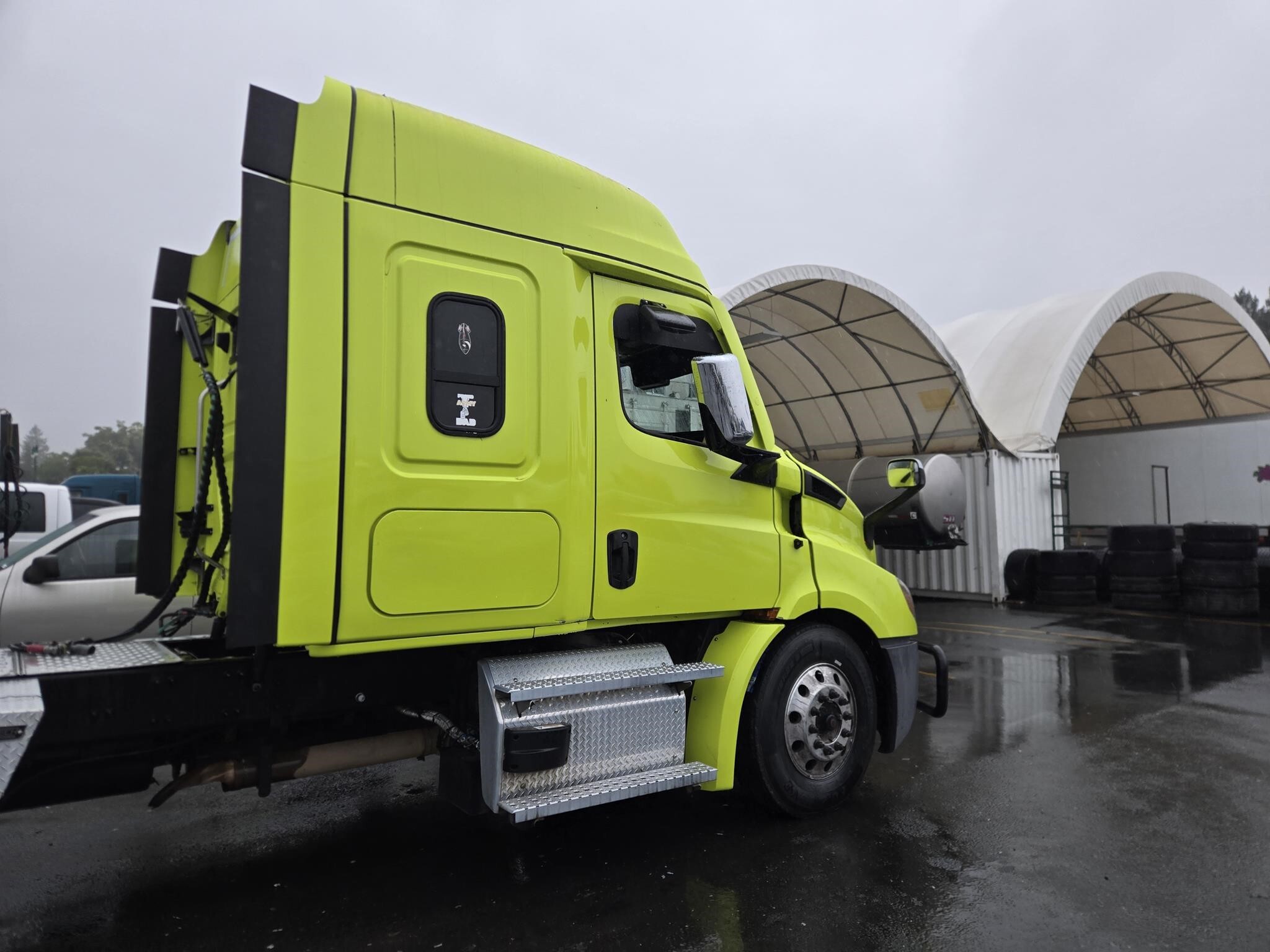 2022 Freightliner CASCADIA 116 Semi Trucks/Trailer