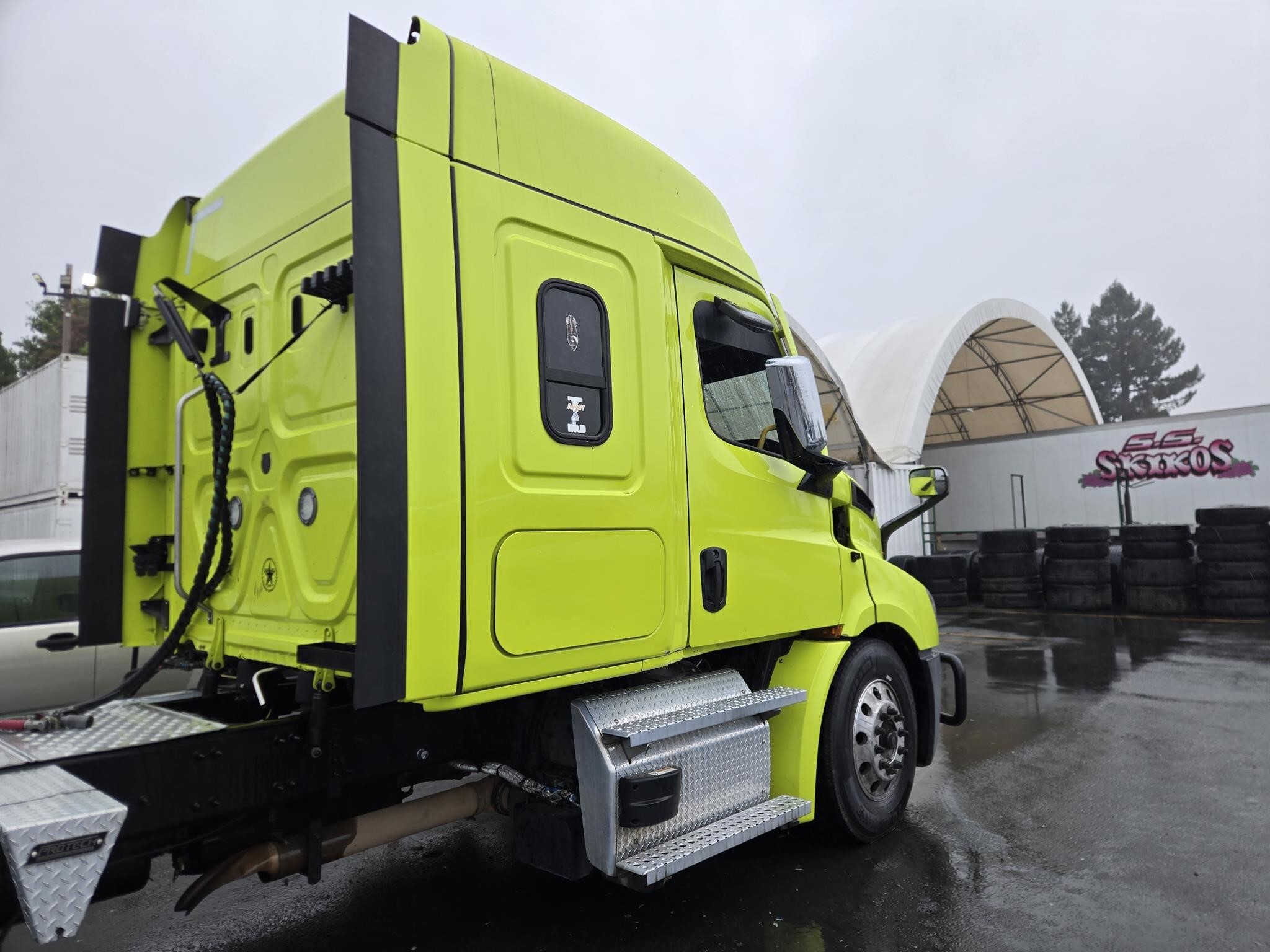 2022 Freightliner CASCADIA 116 Semi Trucks/Trailer