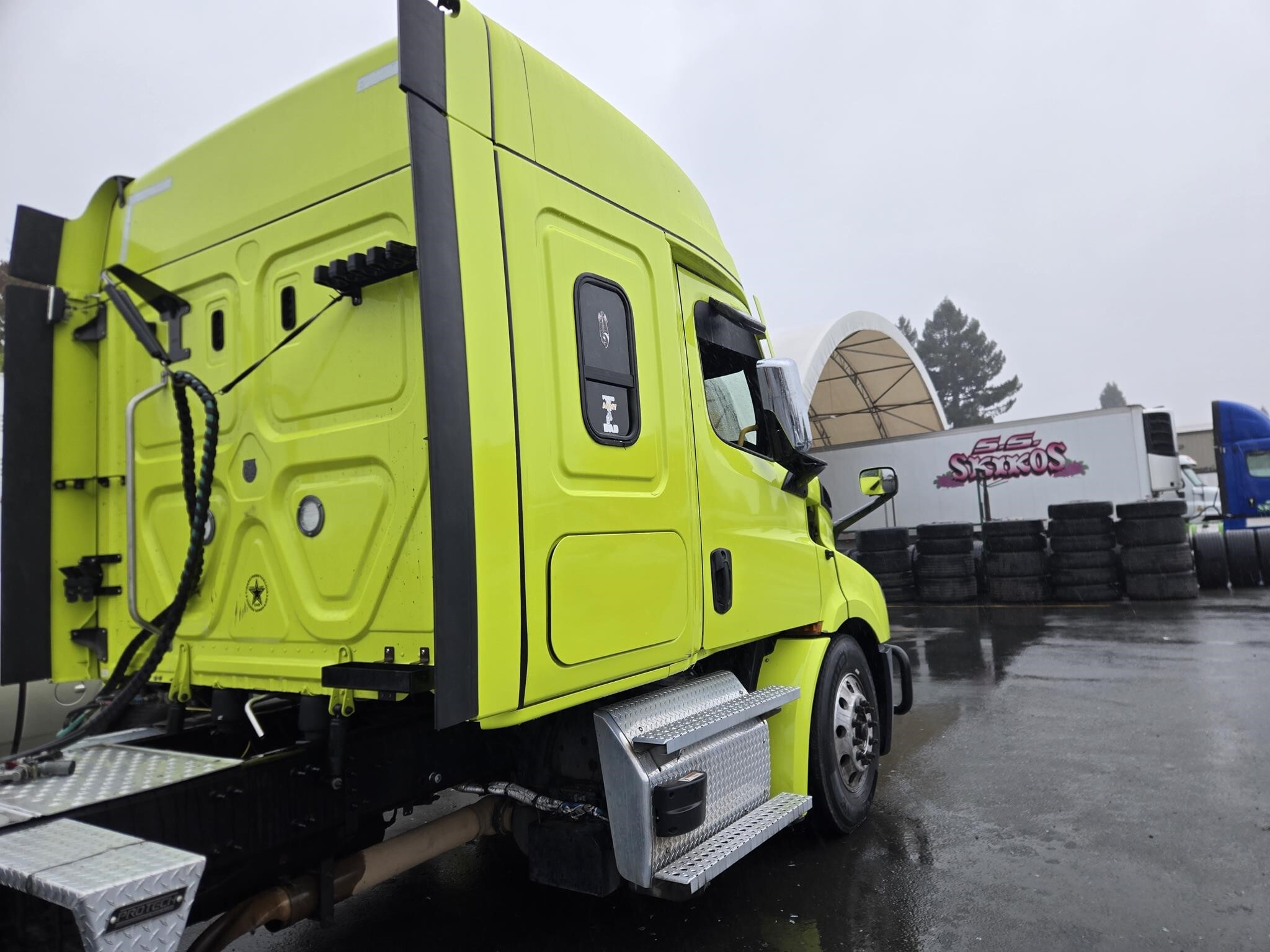 2022 Freightliner CASCADIA 116 Semi Trucks/Trailer
