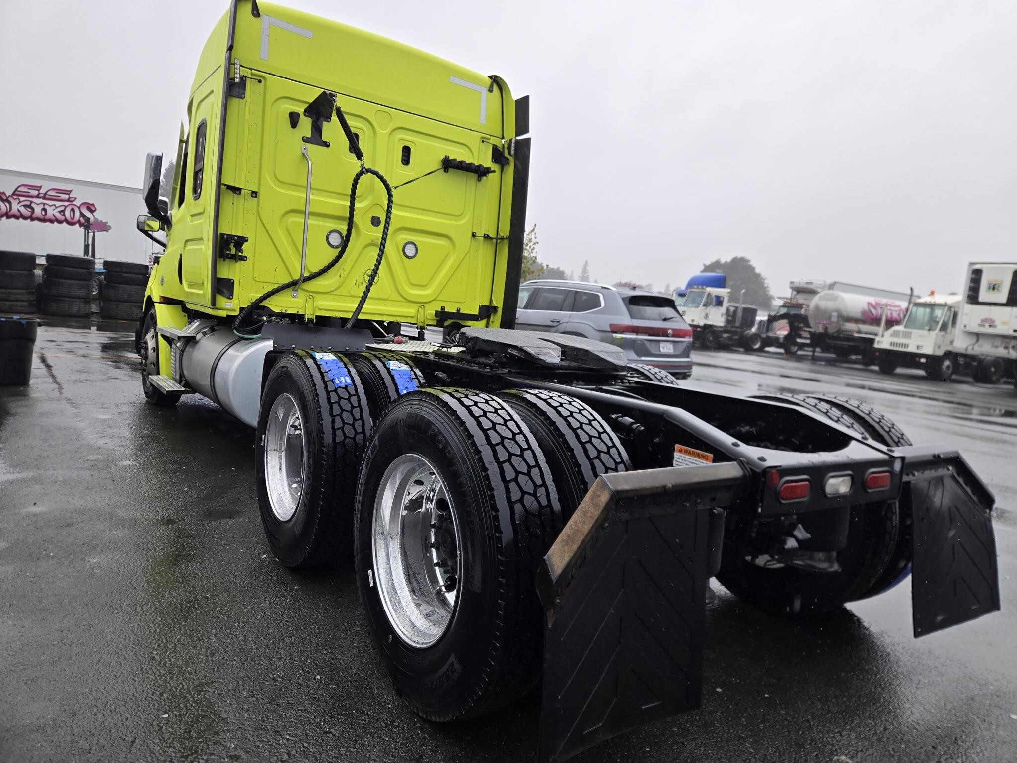2022 Freightliner CASCADIA 116 Semi Trucks/Trailer