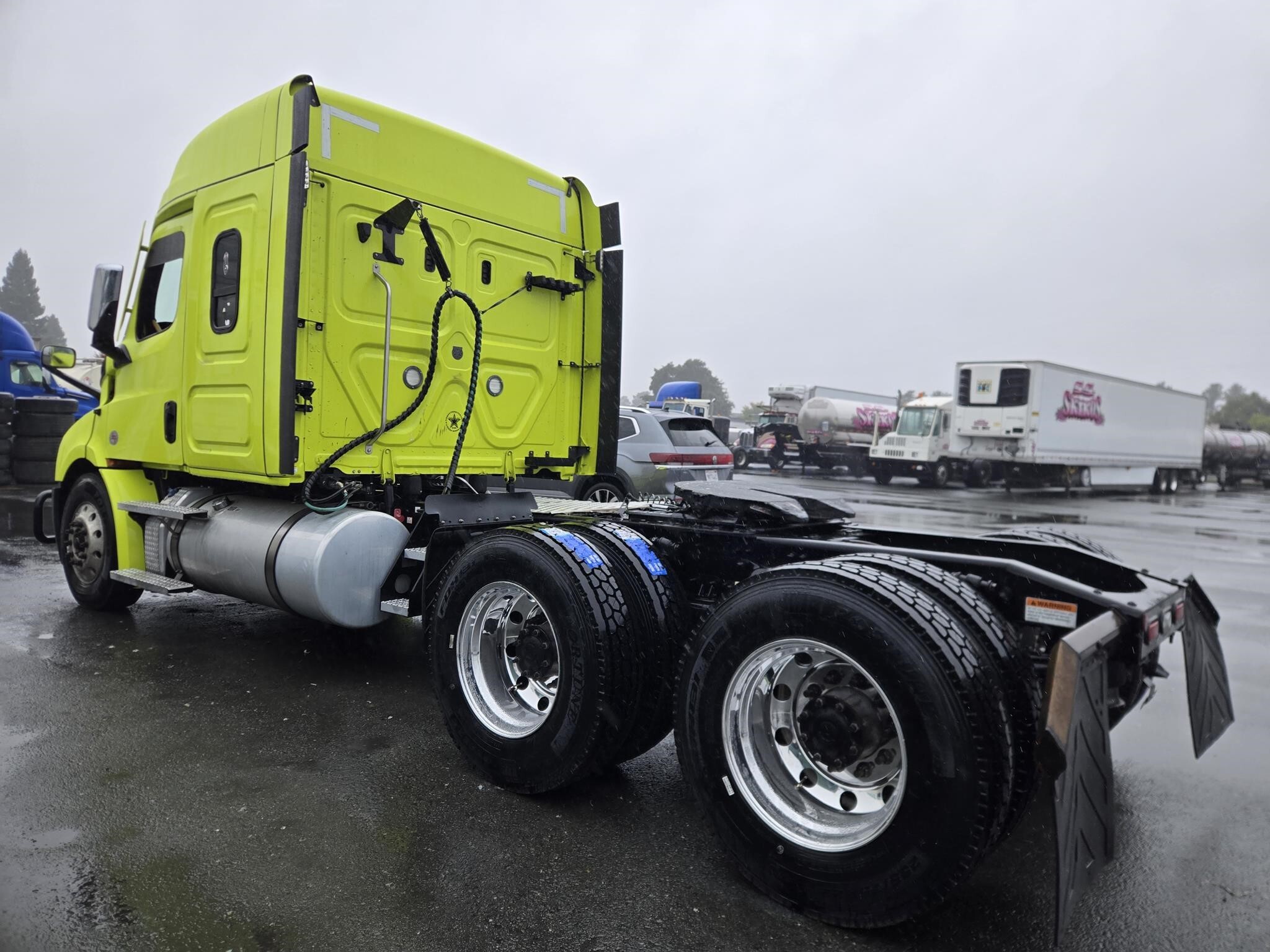 2022 Freightliner CASCADIA 116 Semi Trucks/Trailer