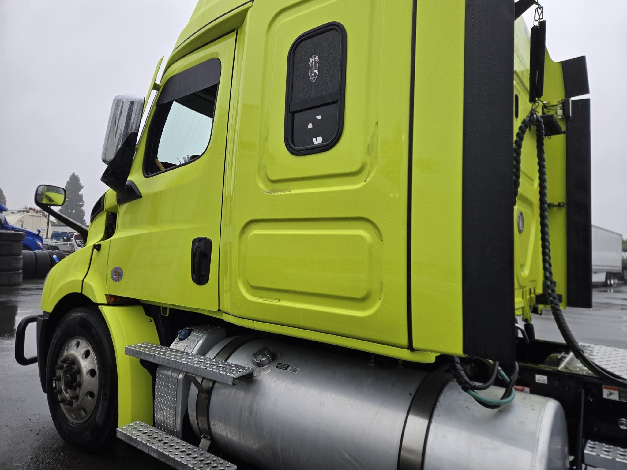 2022 Freightliner CASCADIA 116 Semi Trucks/Trailer
