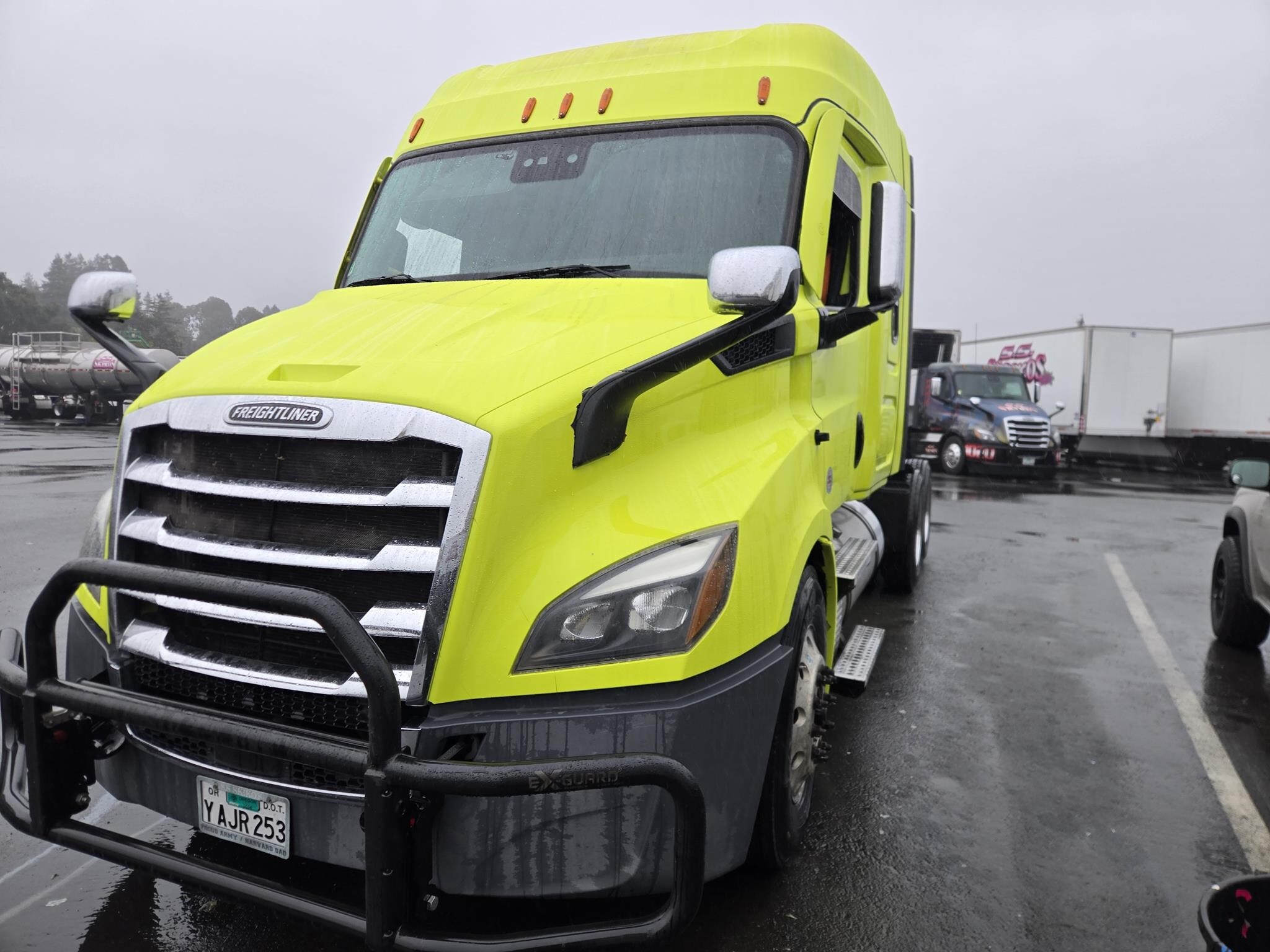 2022 Freightliner CASCADIA 116 Semi Trucks/Trailer