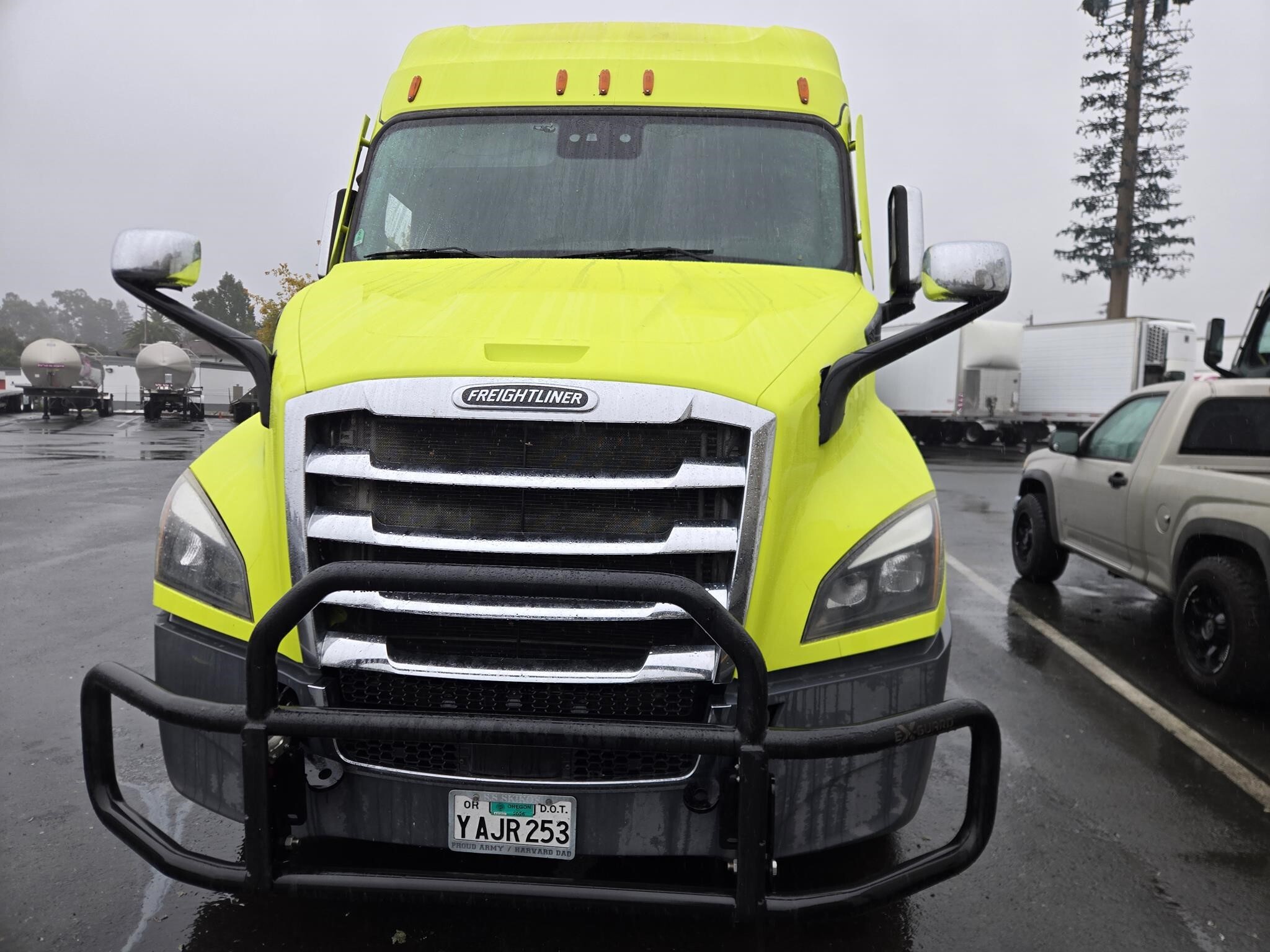2022 Freightliner CASCADIA 116 Semi Trucks/Trailer