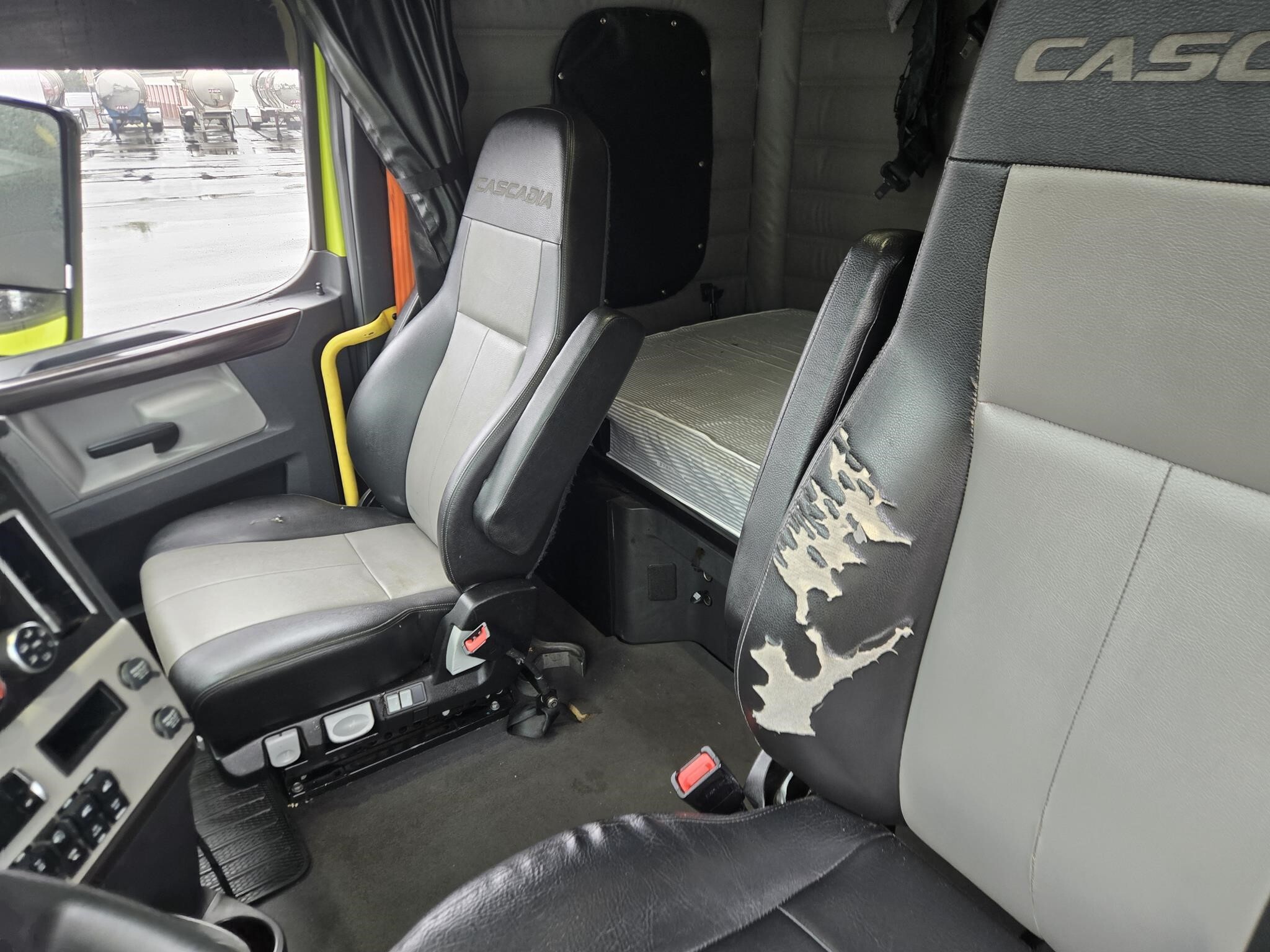 2022 Freightliner CASCADIA 116 Semi Trucks/Trailer