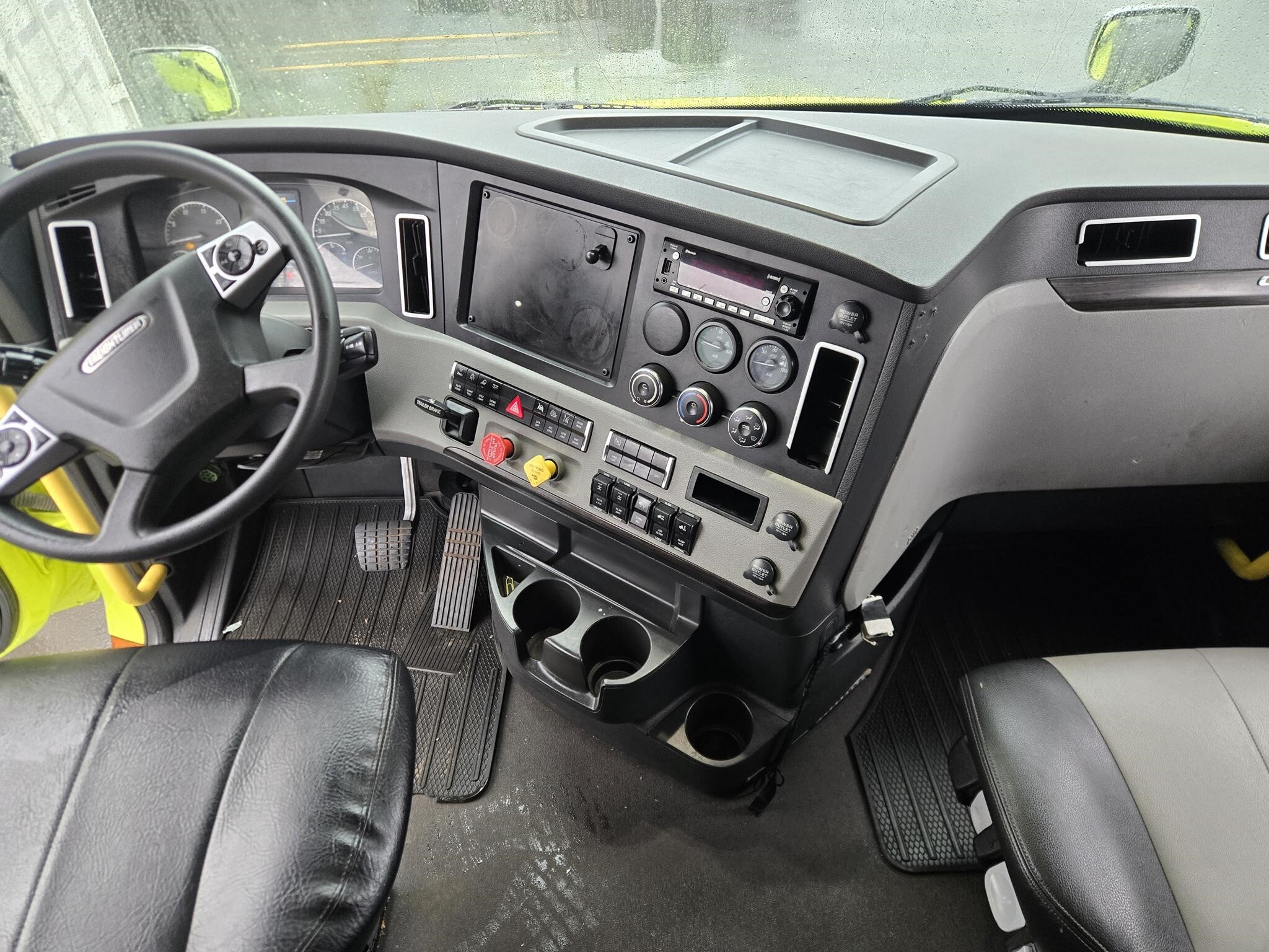 2022 Freightliner CASCADIA 116 Semi Trucks/Trailer