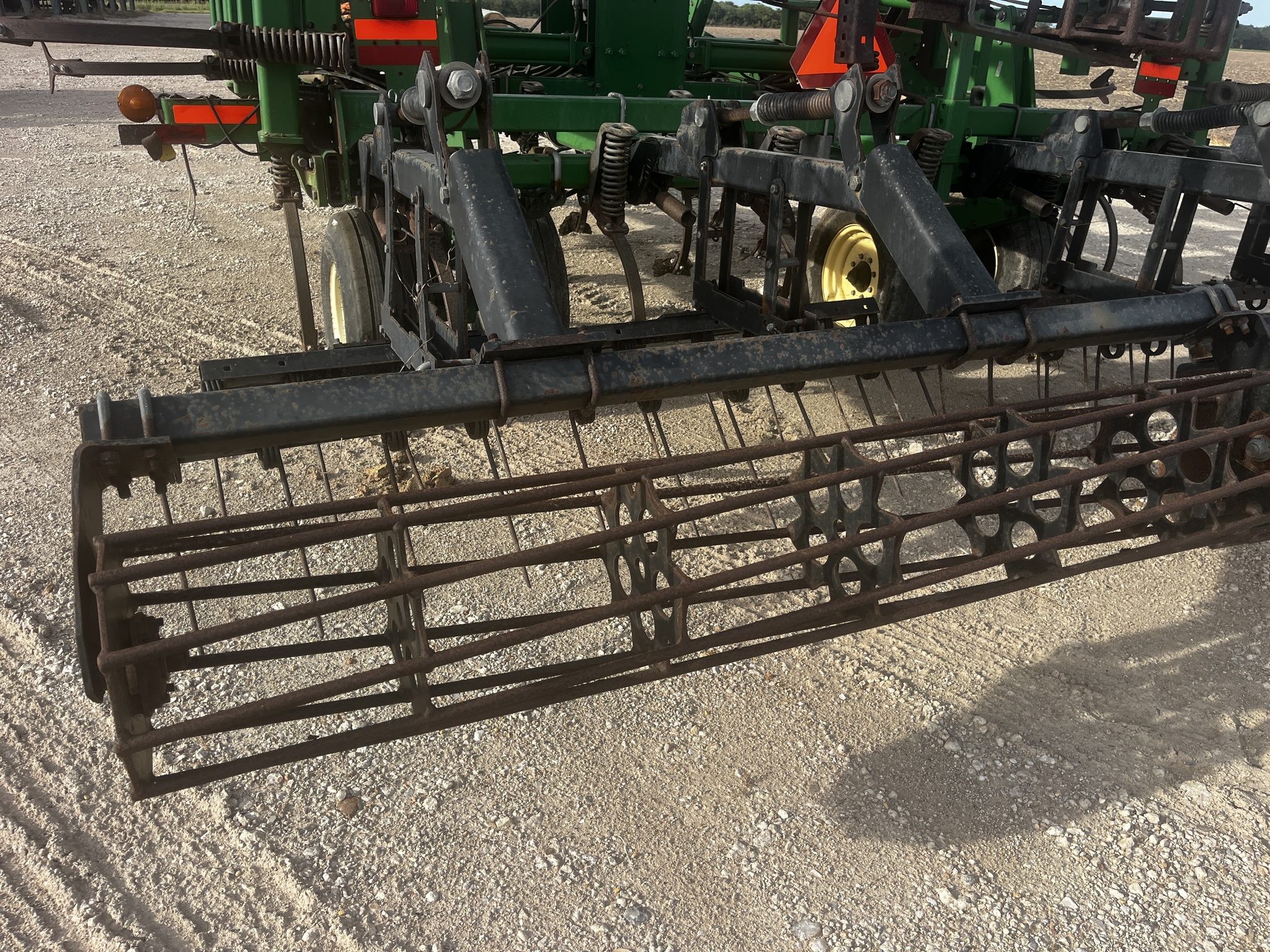 2013 John Deere 2210 Field Cultivator