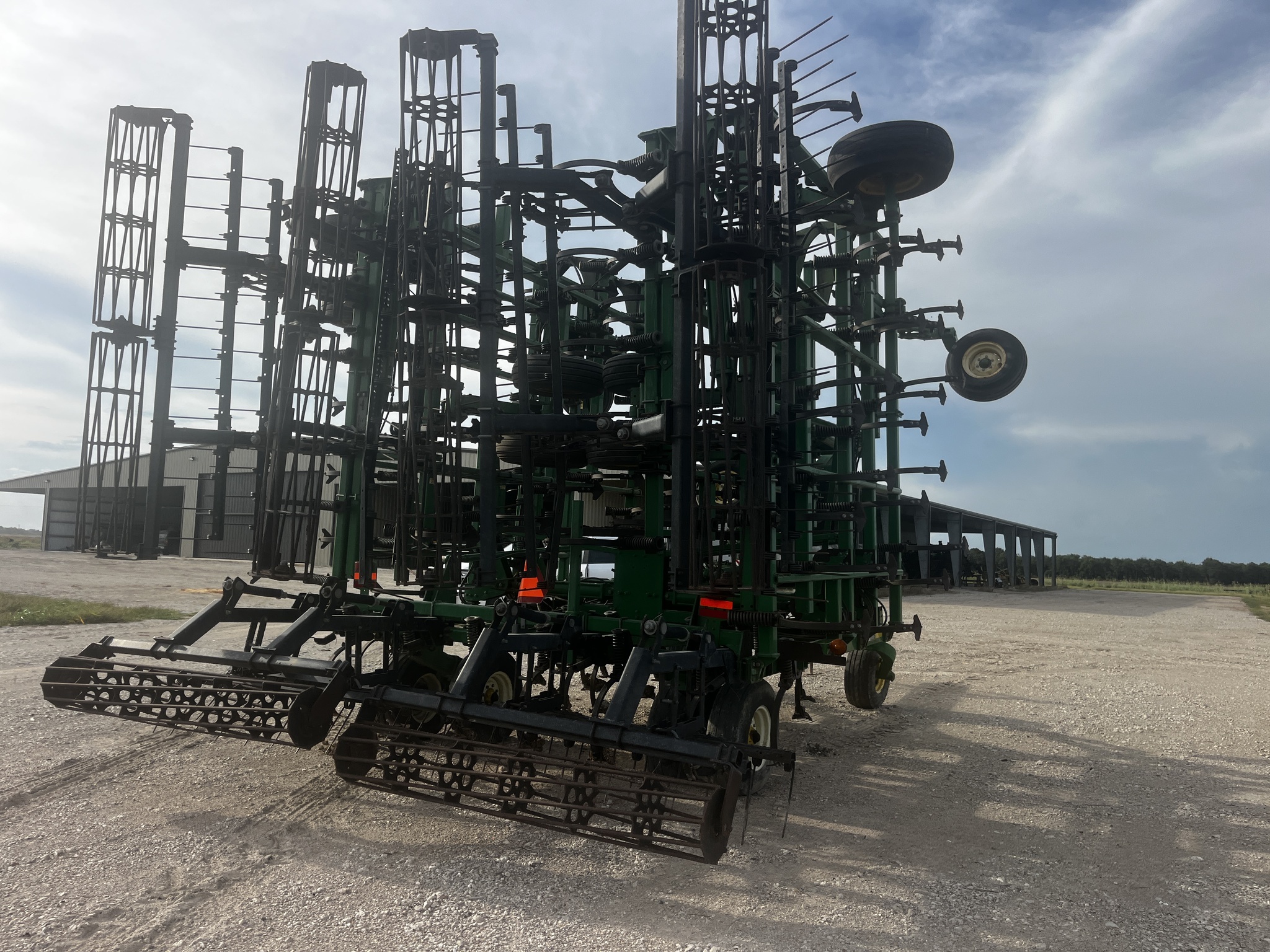2013 John Deere 2210 Field Cultivator