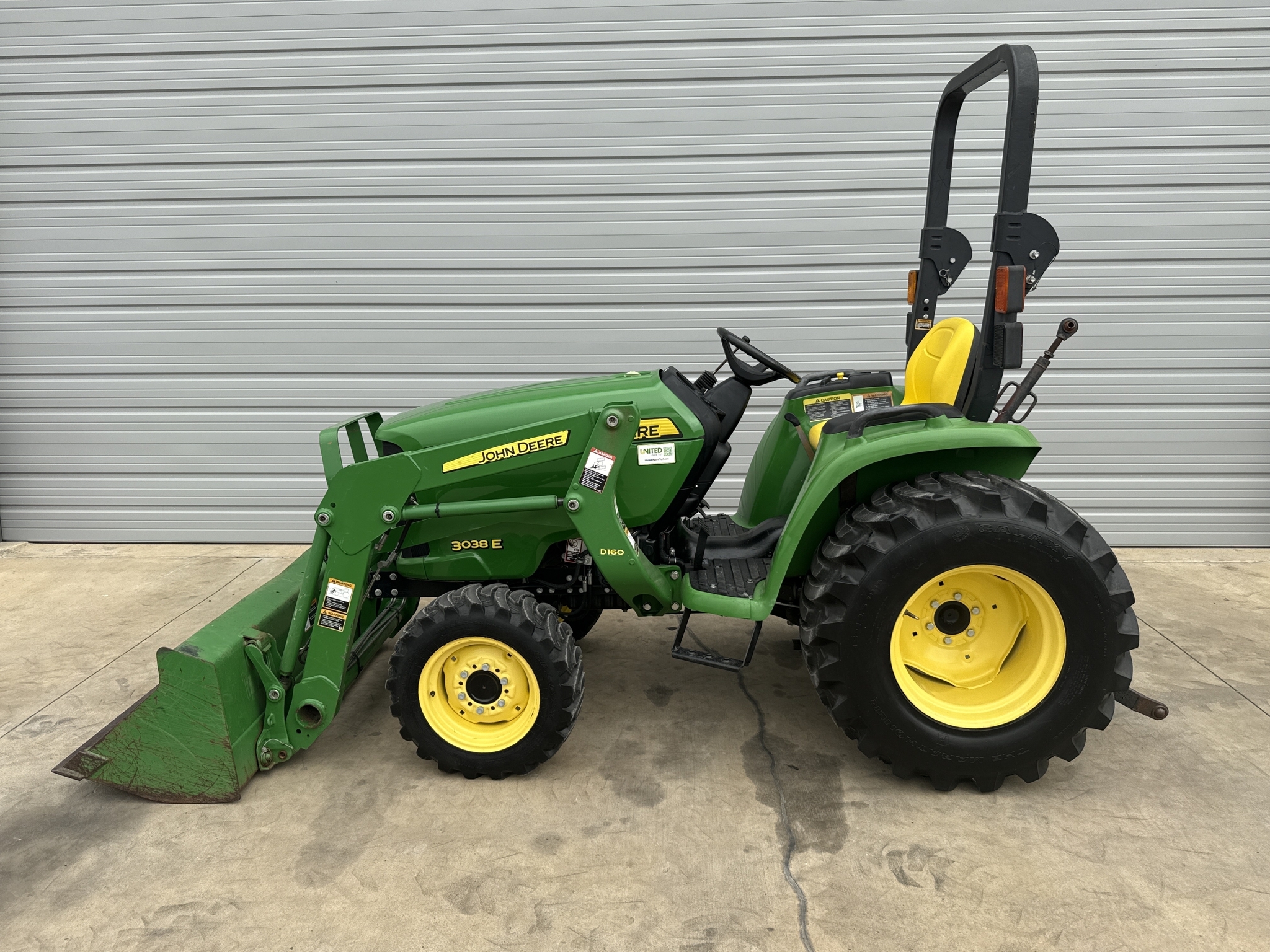 2015 John Deere 3038E Tractor