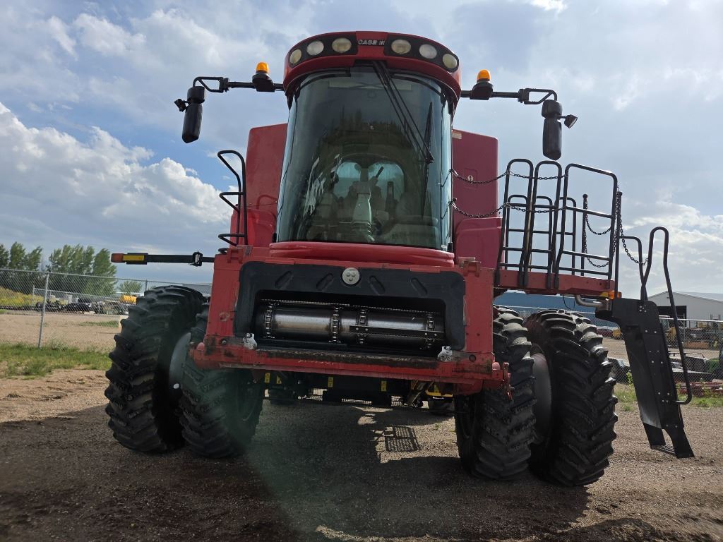 2009 Case IH 7010 Combine