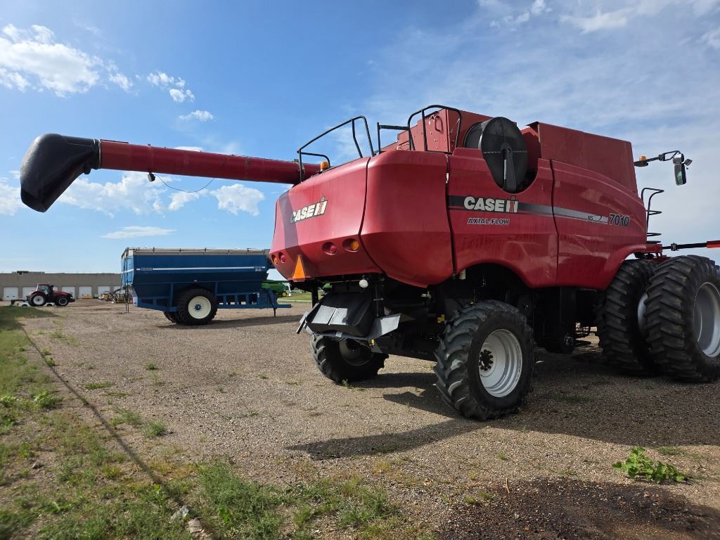 2009 Case IH 7010 Combine
