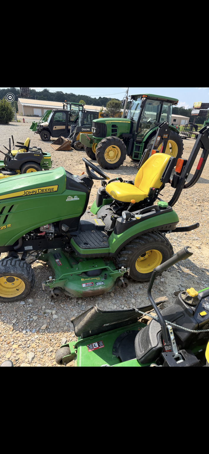 2015 John Deere 1025R Tractor