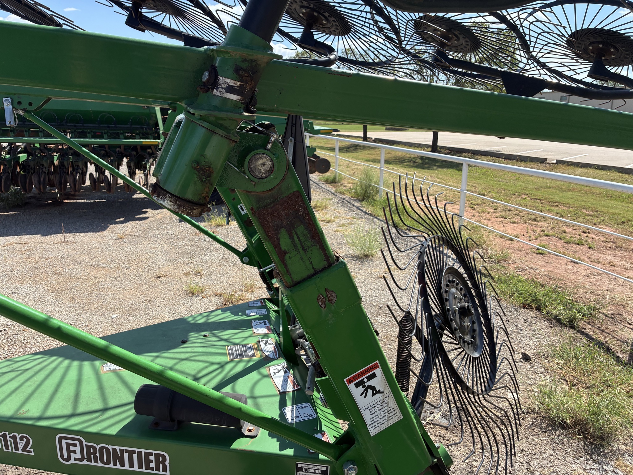 2019 Frontier WR3112 Rake