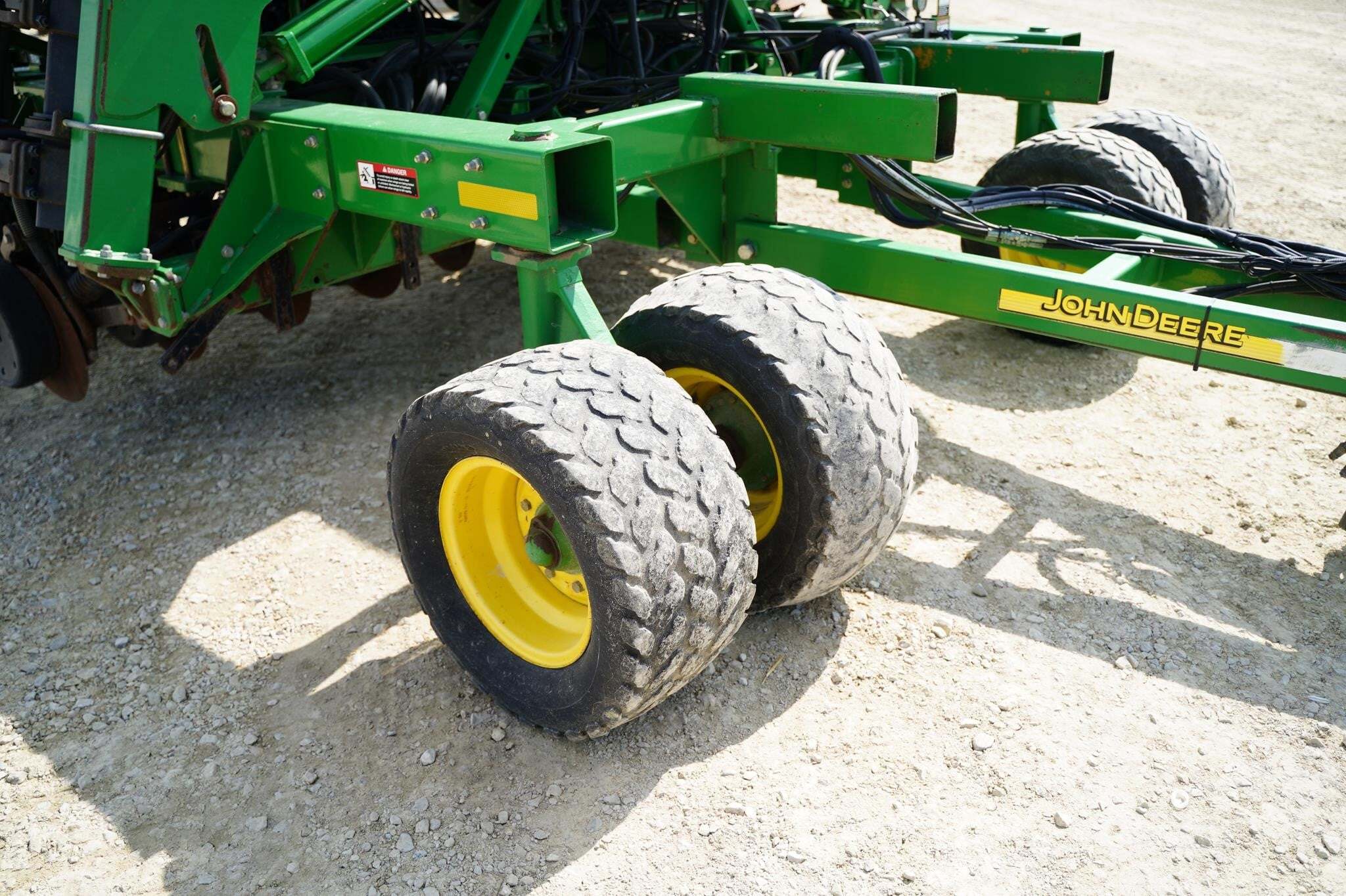 2005 John Deere 1990 Air Seeder