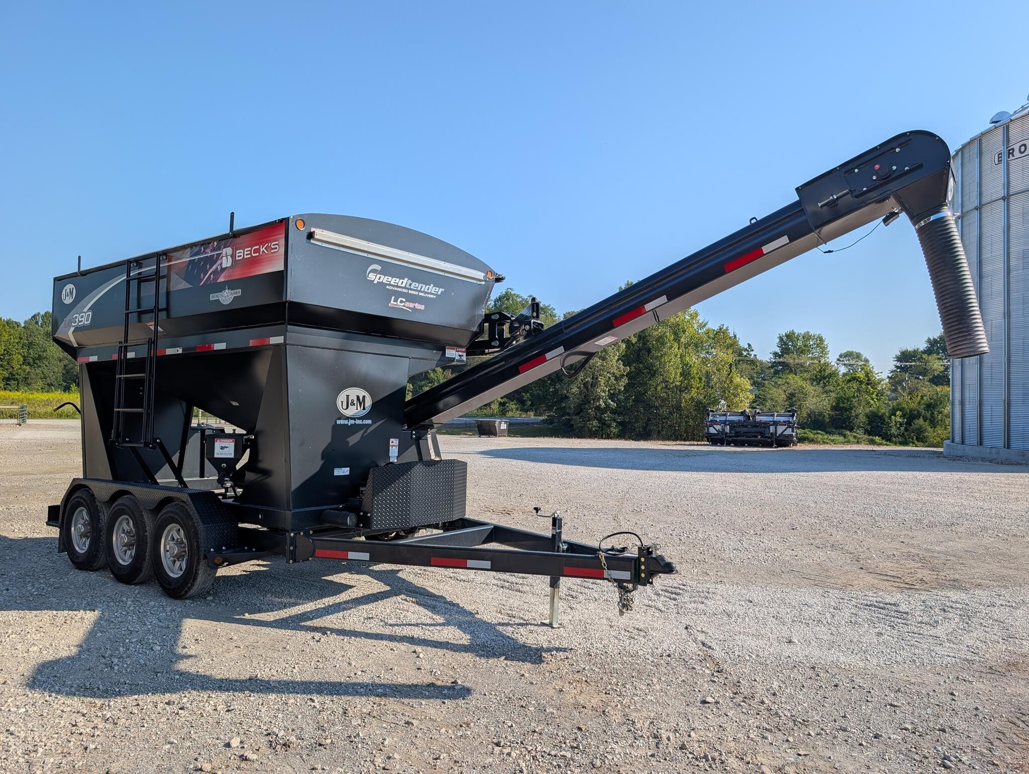 2023 J&M LC390 Seed Tender