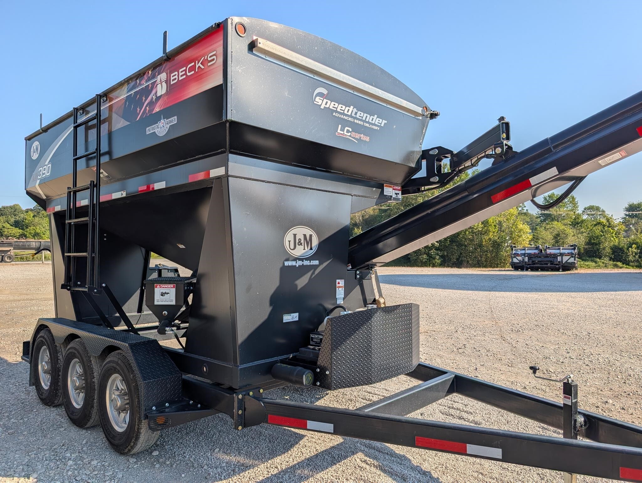 2023 J&M LC390 Seed Tender