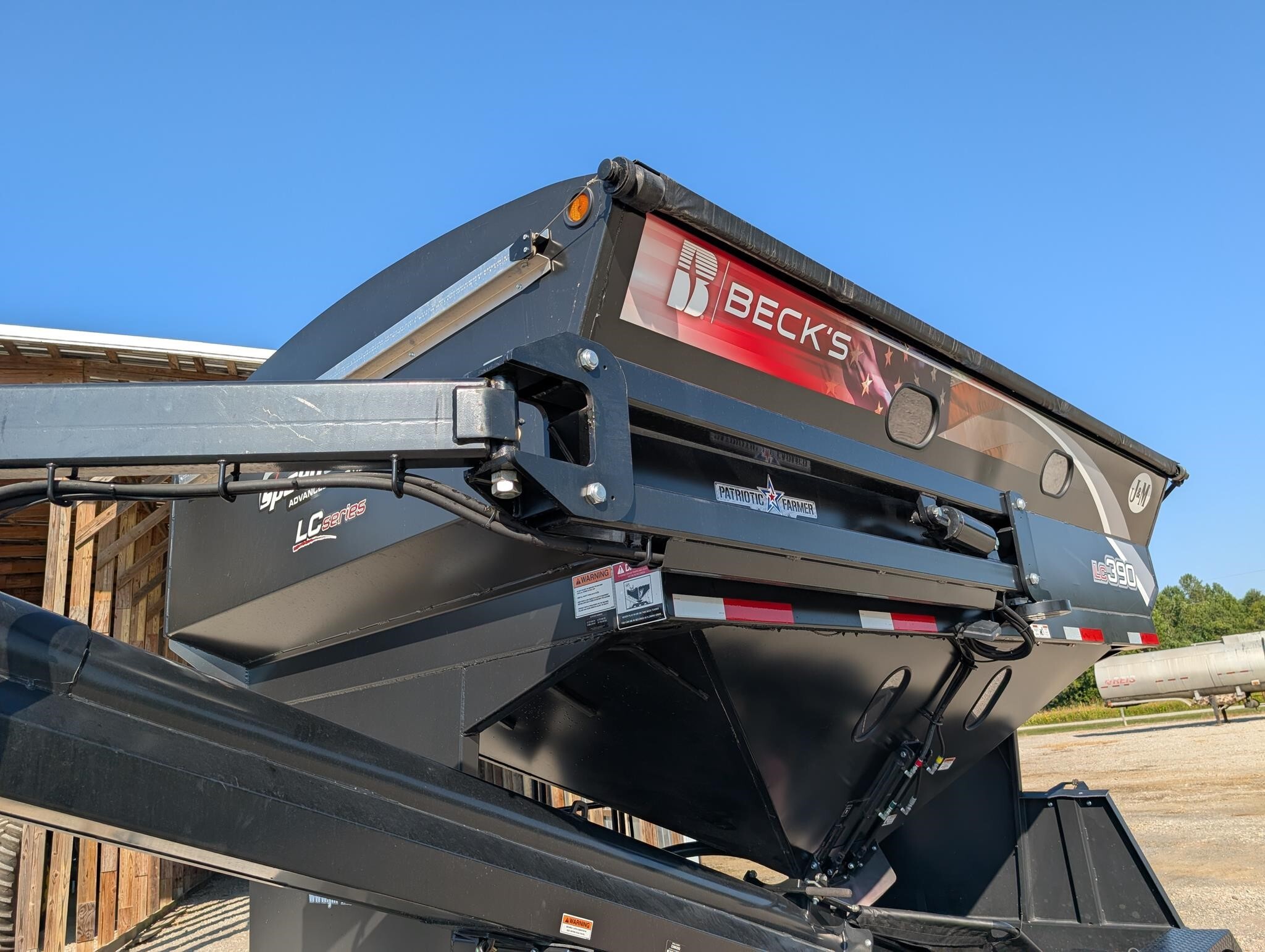 2023 J&M LC390 Seed Tender