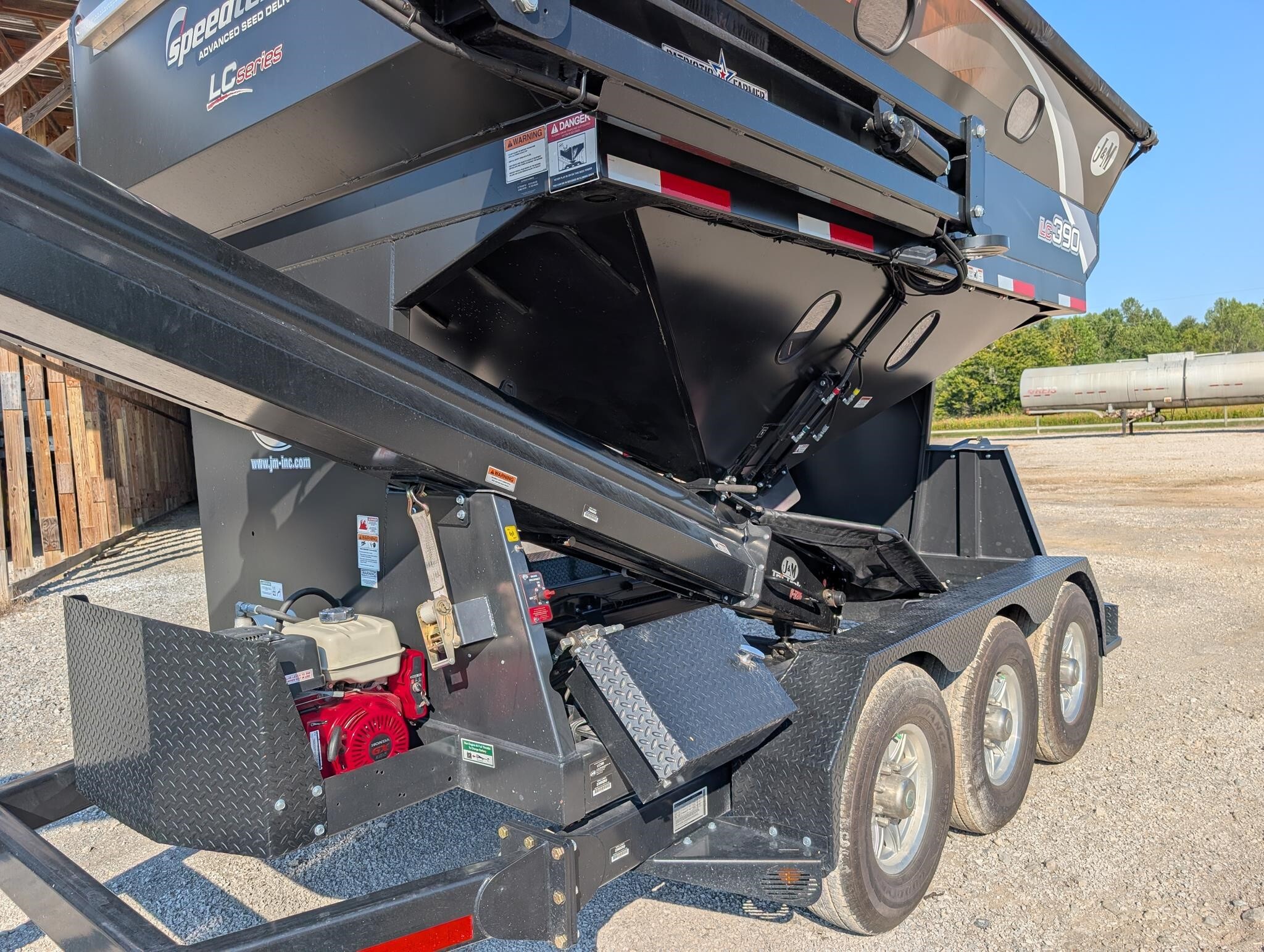 2023 J&M LC390 Seed Tender