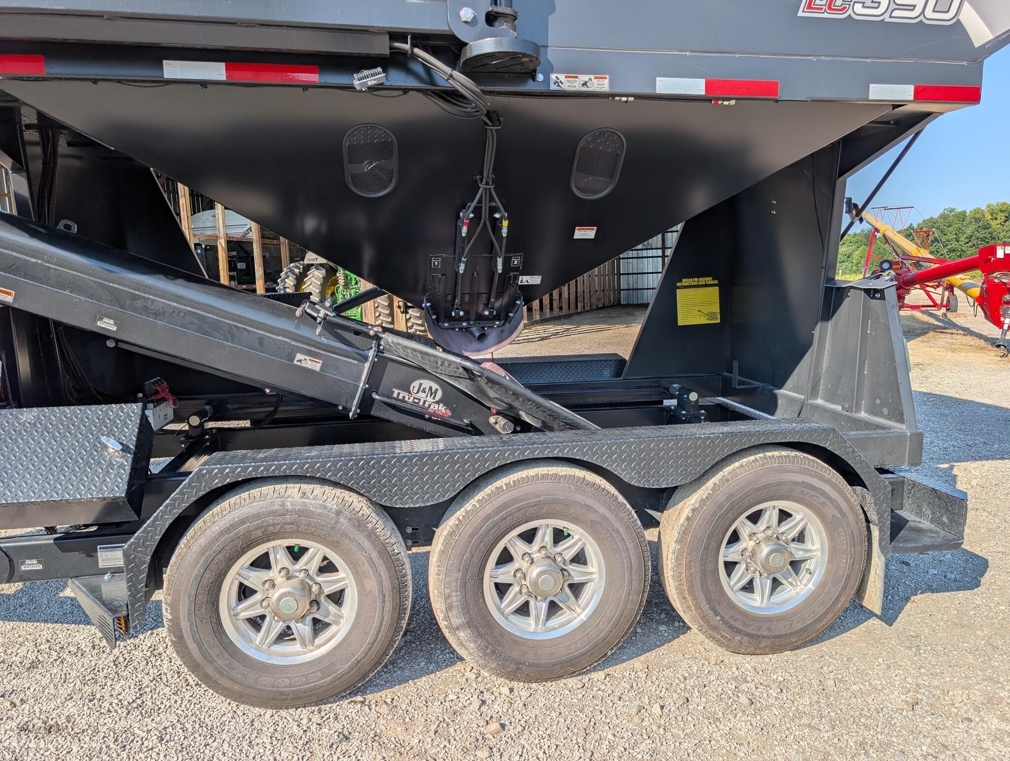 2023 J&M LC390 Seed Tender