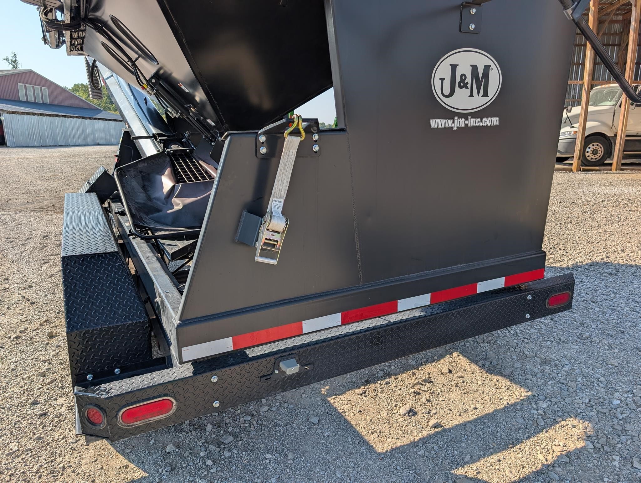 2023 J&M LC390 Seed Tender