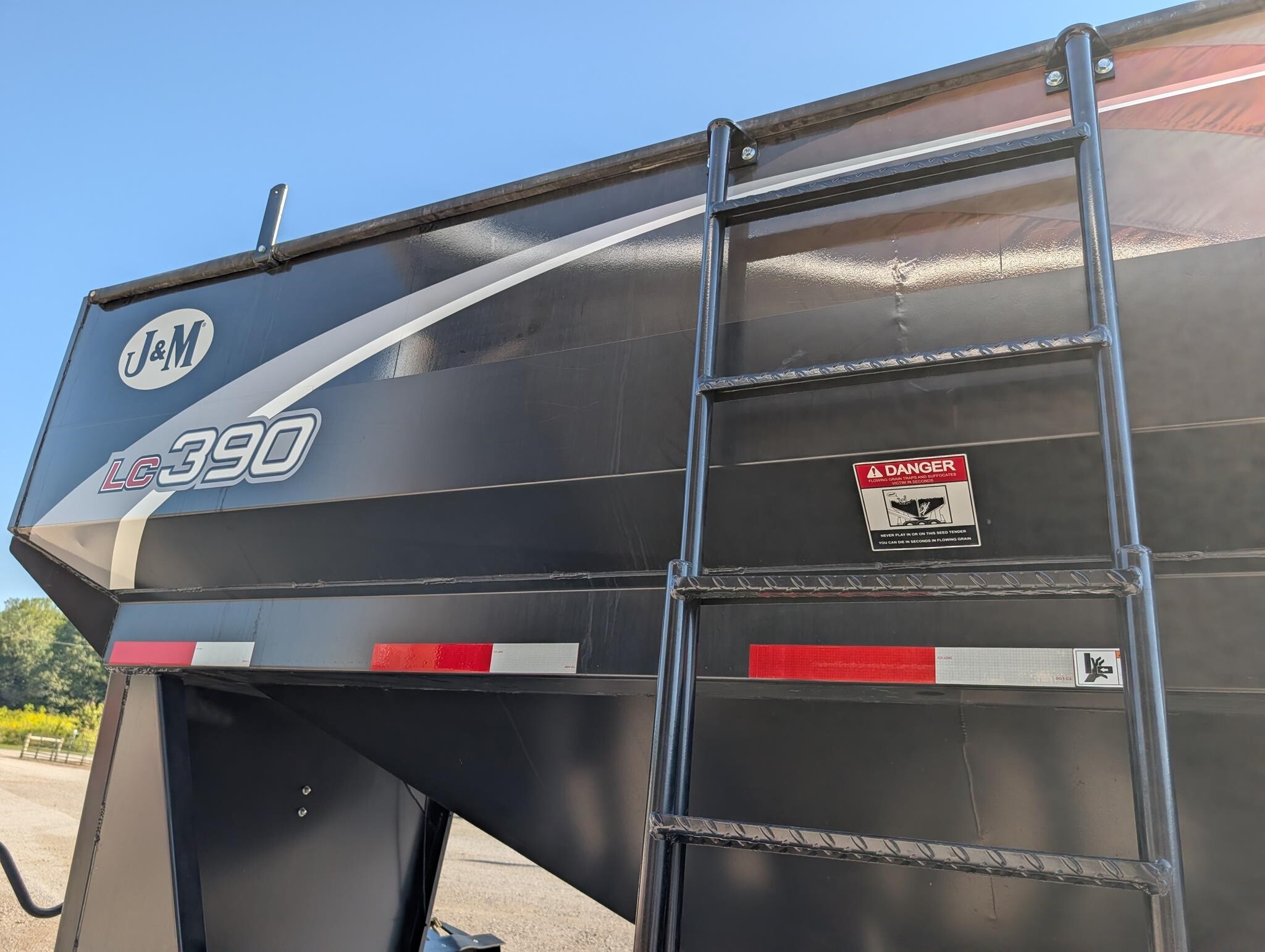 2023 J&M LC390 Seed Tender