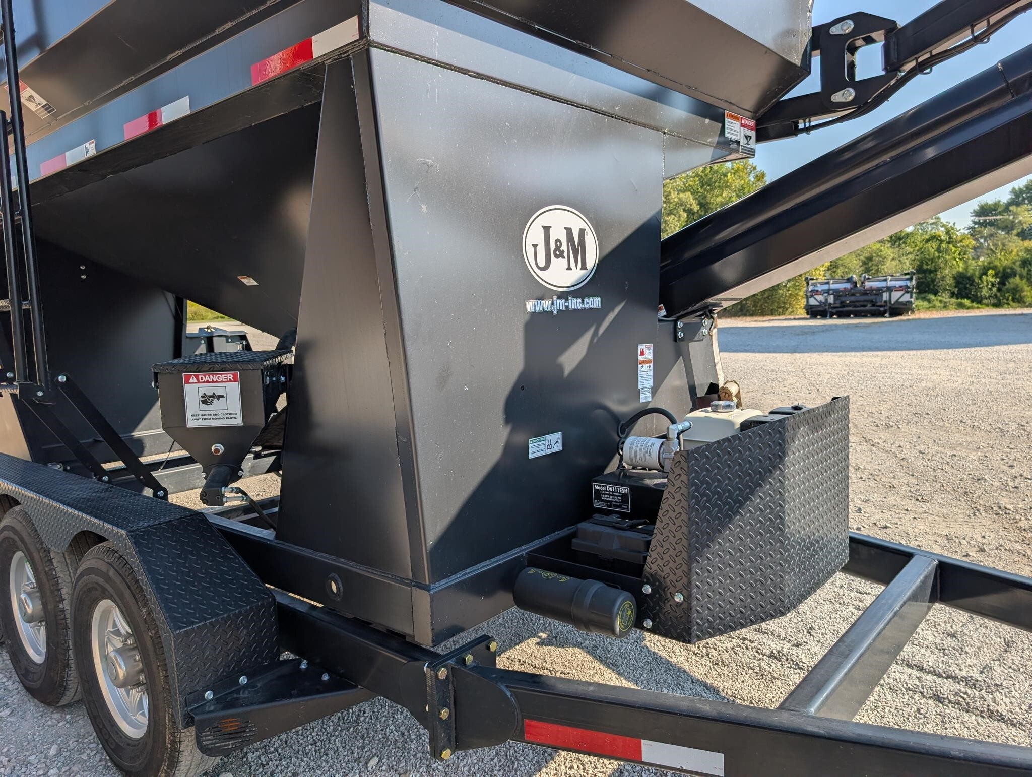 2023 J&M LC390 Seed Tender