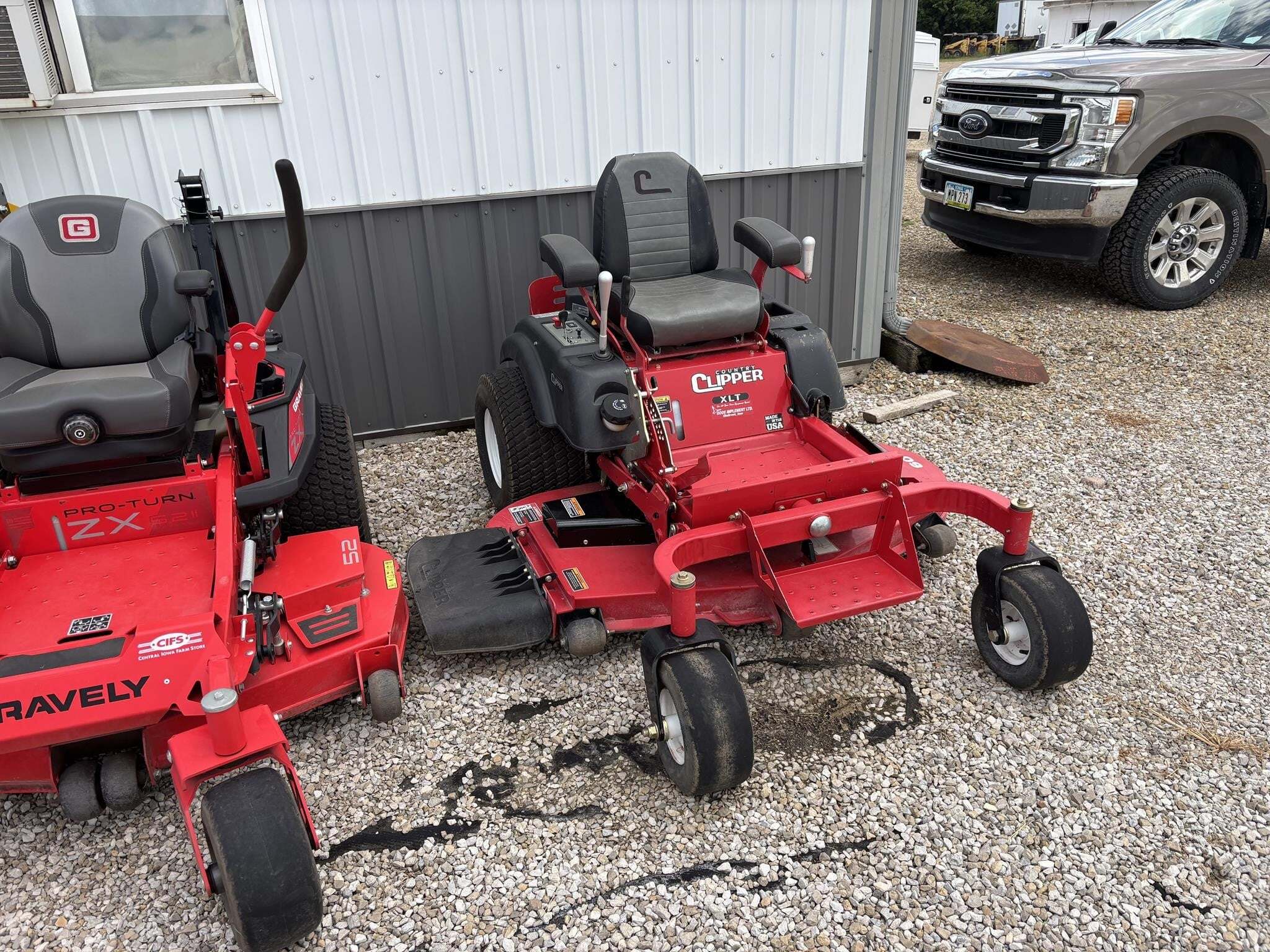 2019 Country Clipper XLT C300 Lawn Mower