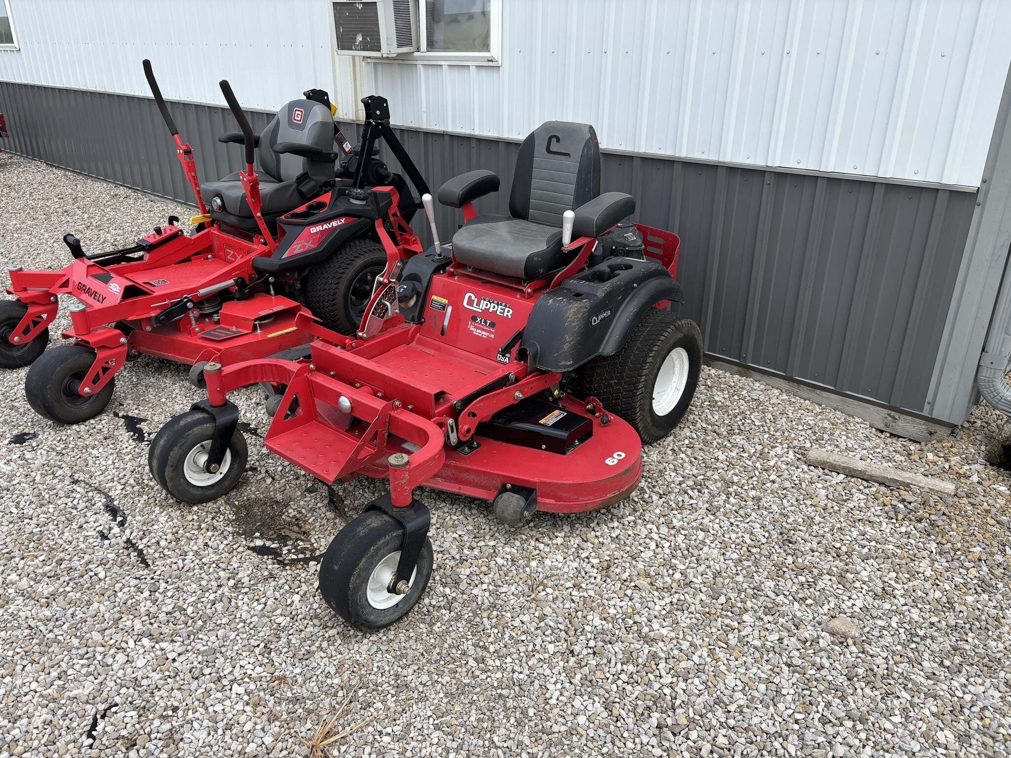 2019 Country Clipper XLT C300 Lawn Mower