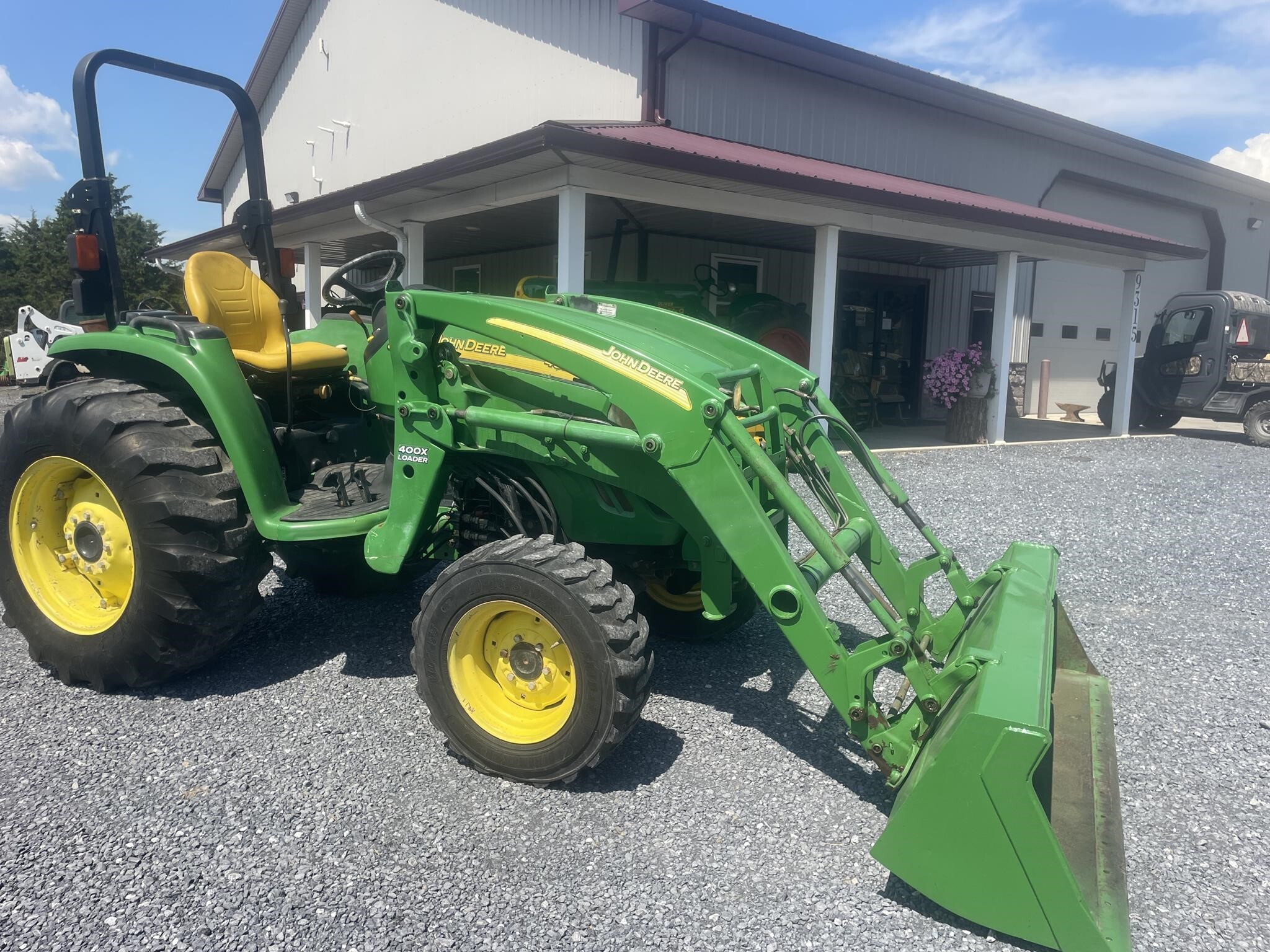 2005 John Deere 4320 Tractor