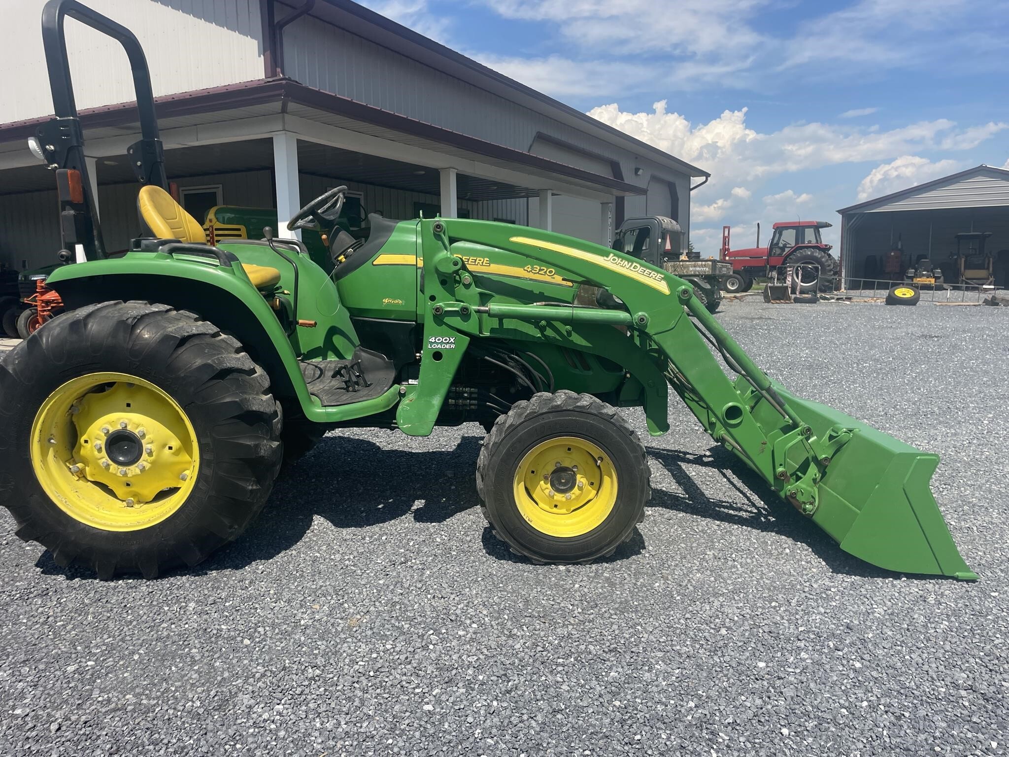 2005 John Deere 4320 Tractor
