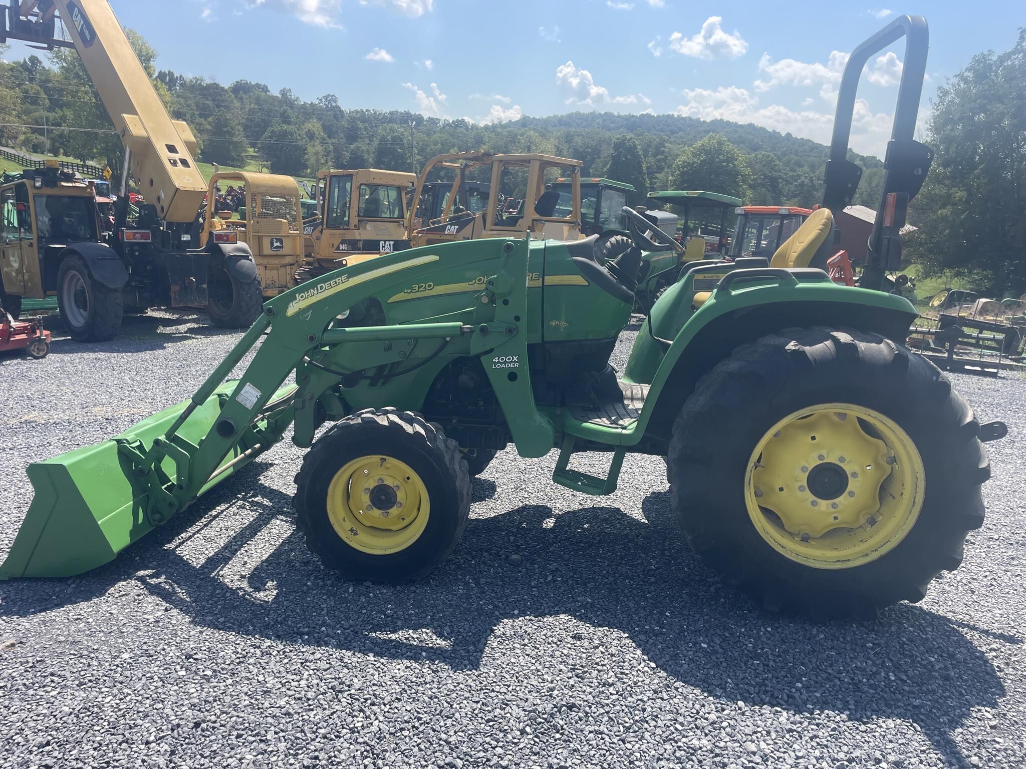 2005 John Deere 4320 Tractor