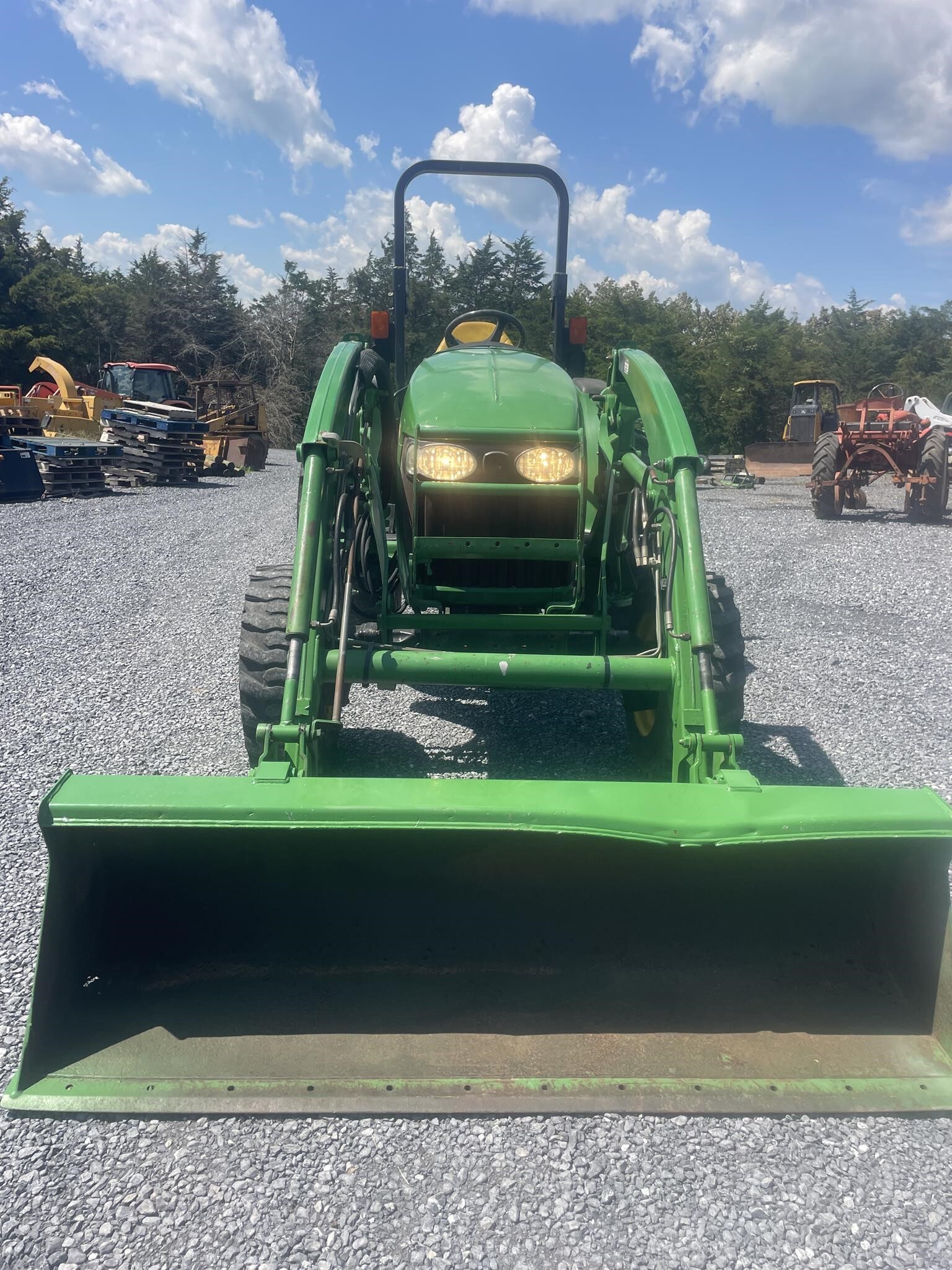 2005 John Deere 4320 Tractor