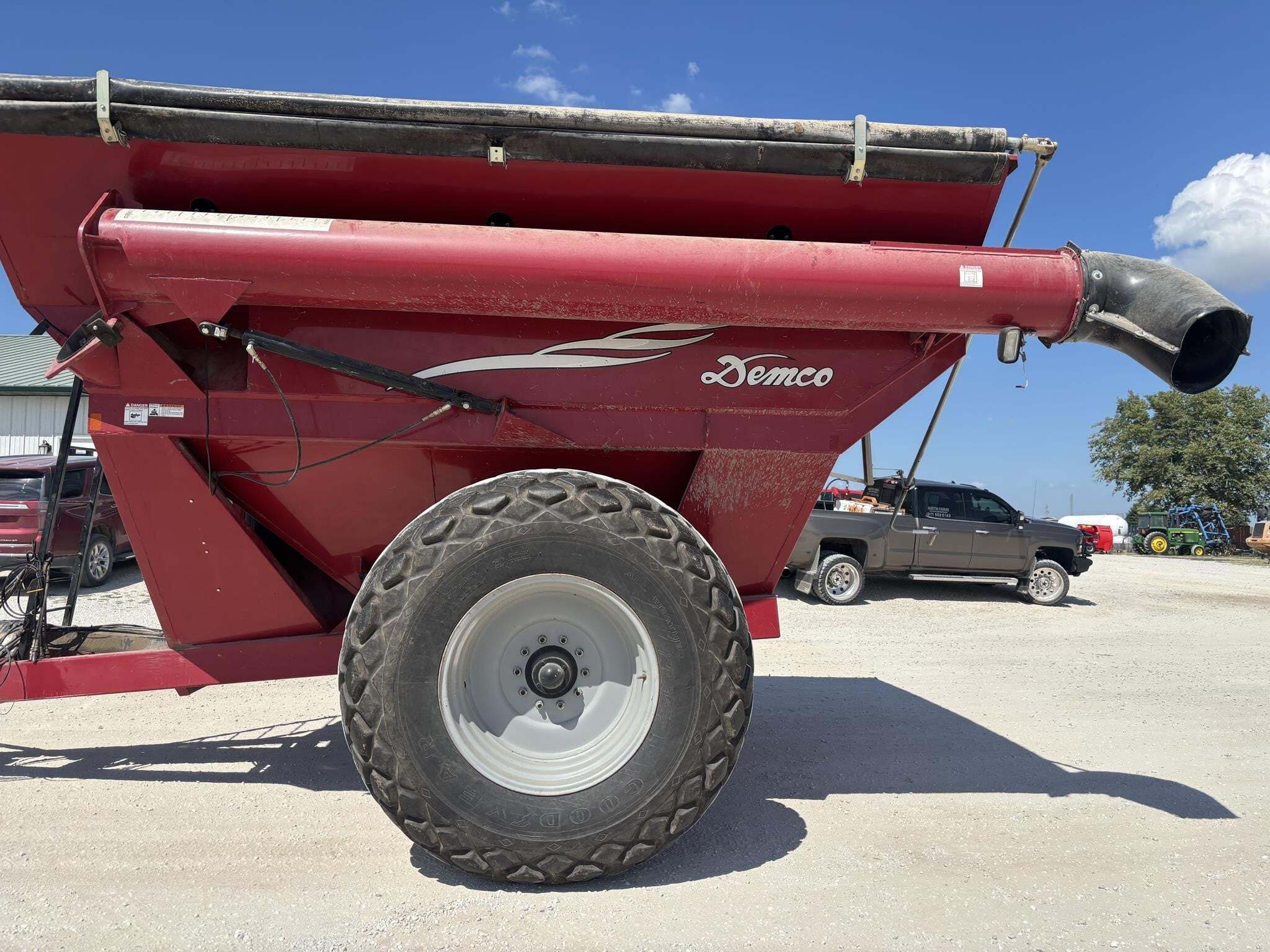  Demco 550 Grain Cart