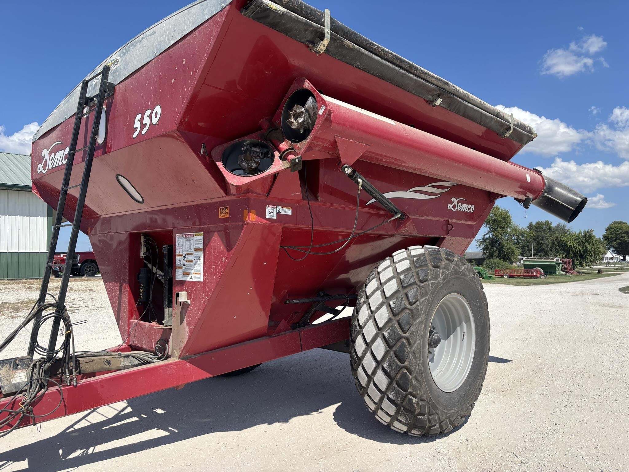  Demco 550 Grain Cart