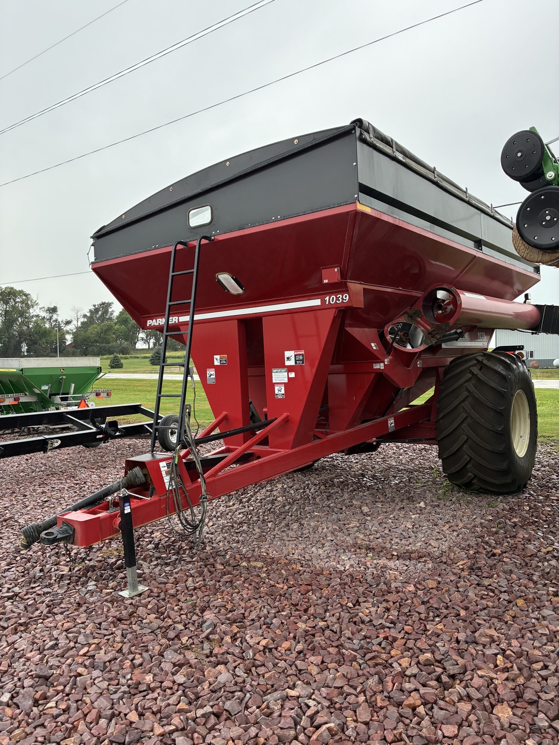 2017 Parker 1039 Grain Cart