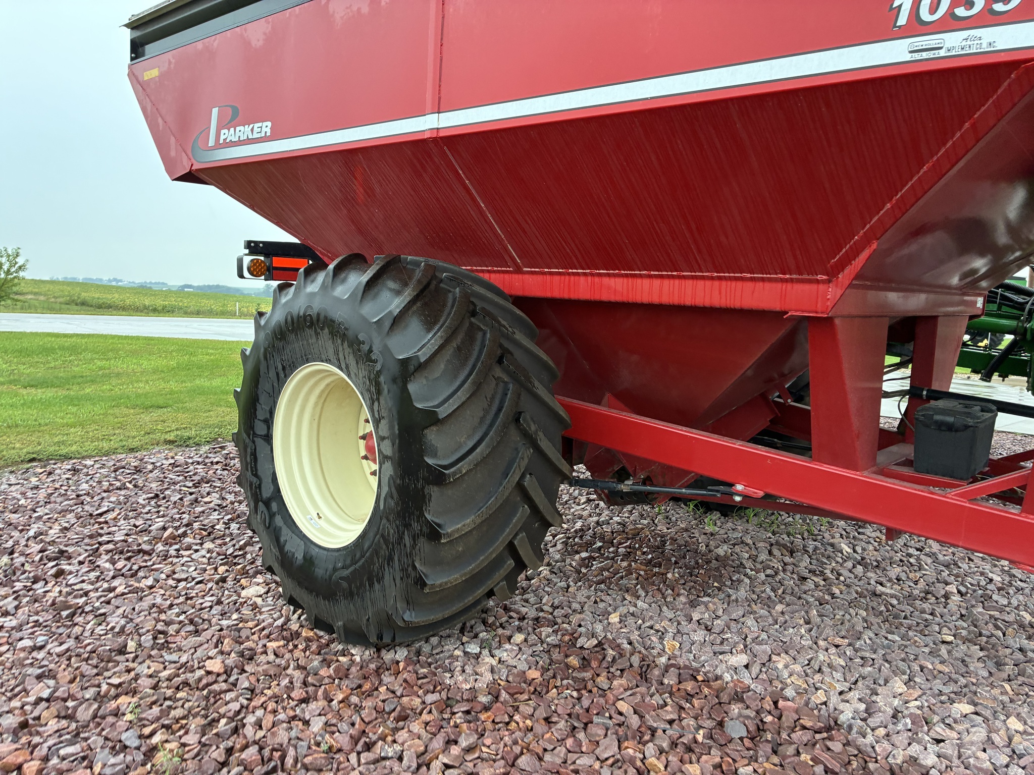 2017 Parker 1039 Grain Cart