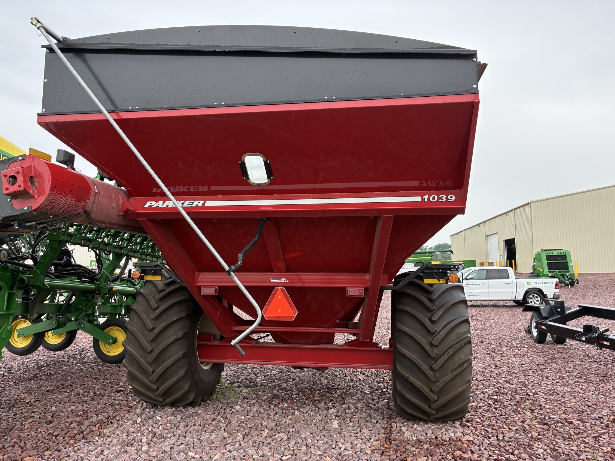 2017 Parker 1039 Grain Cart