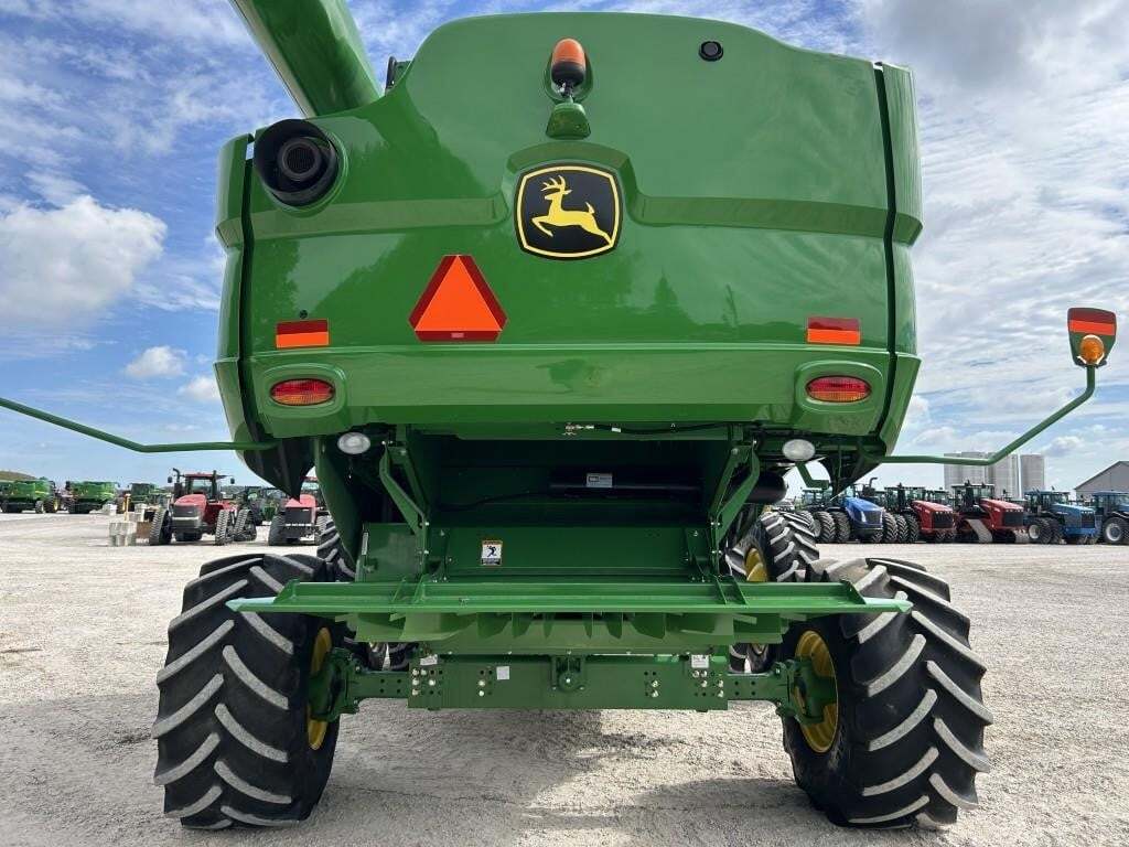 2016 John Deere S670 Combine