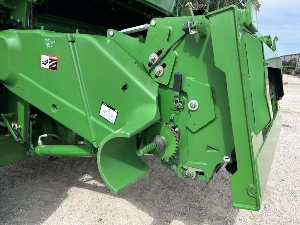 2016 John Deere S670 Combine
