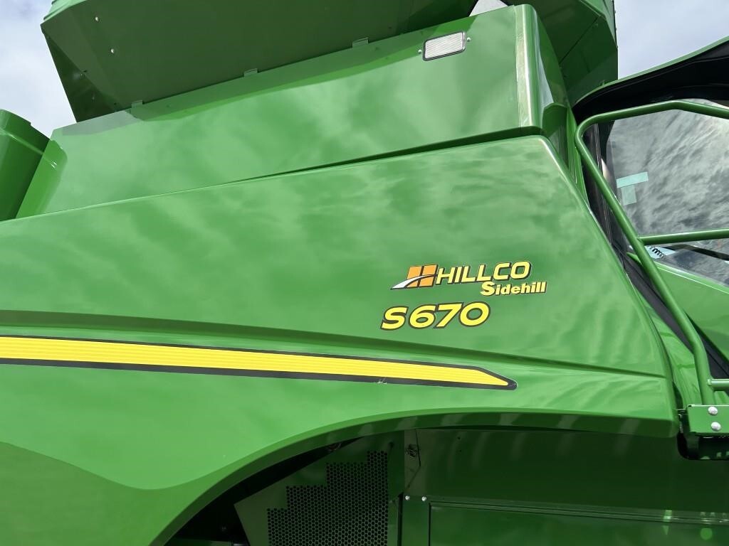 2016 John Deere S670 Combine
