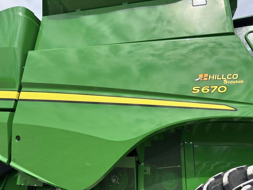 2016 John Deere S670 Combine